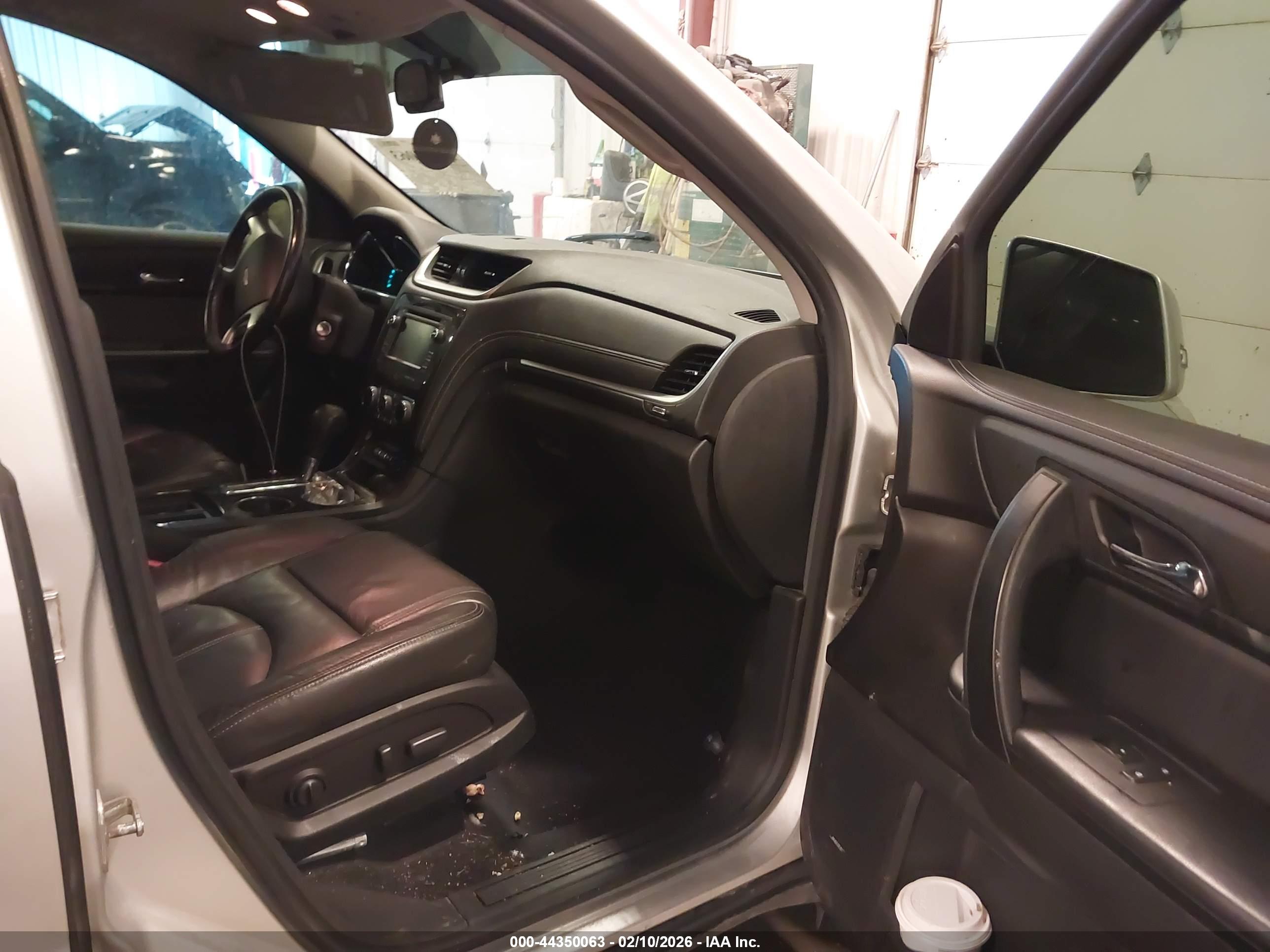 CHEVROLET TRAVERSE image 5