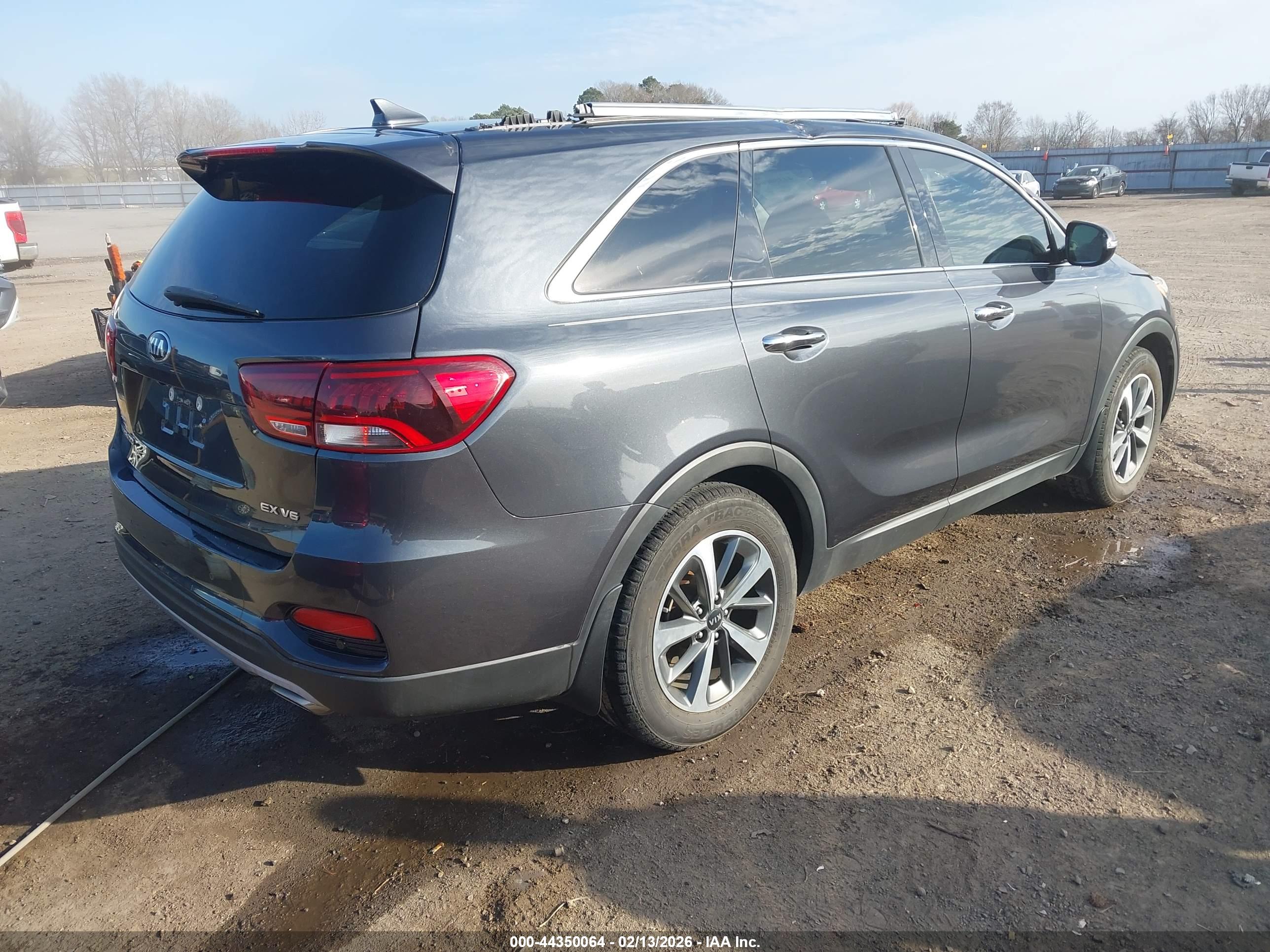 KIA SORENTO image 4