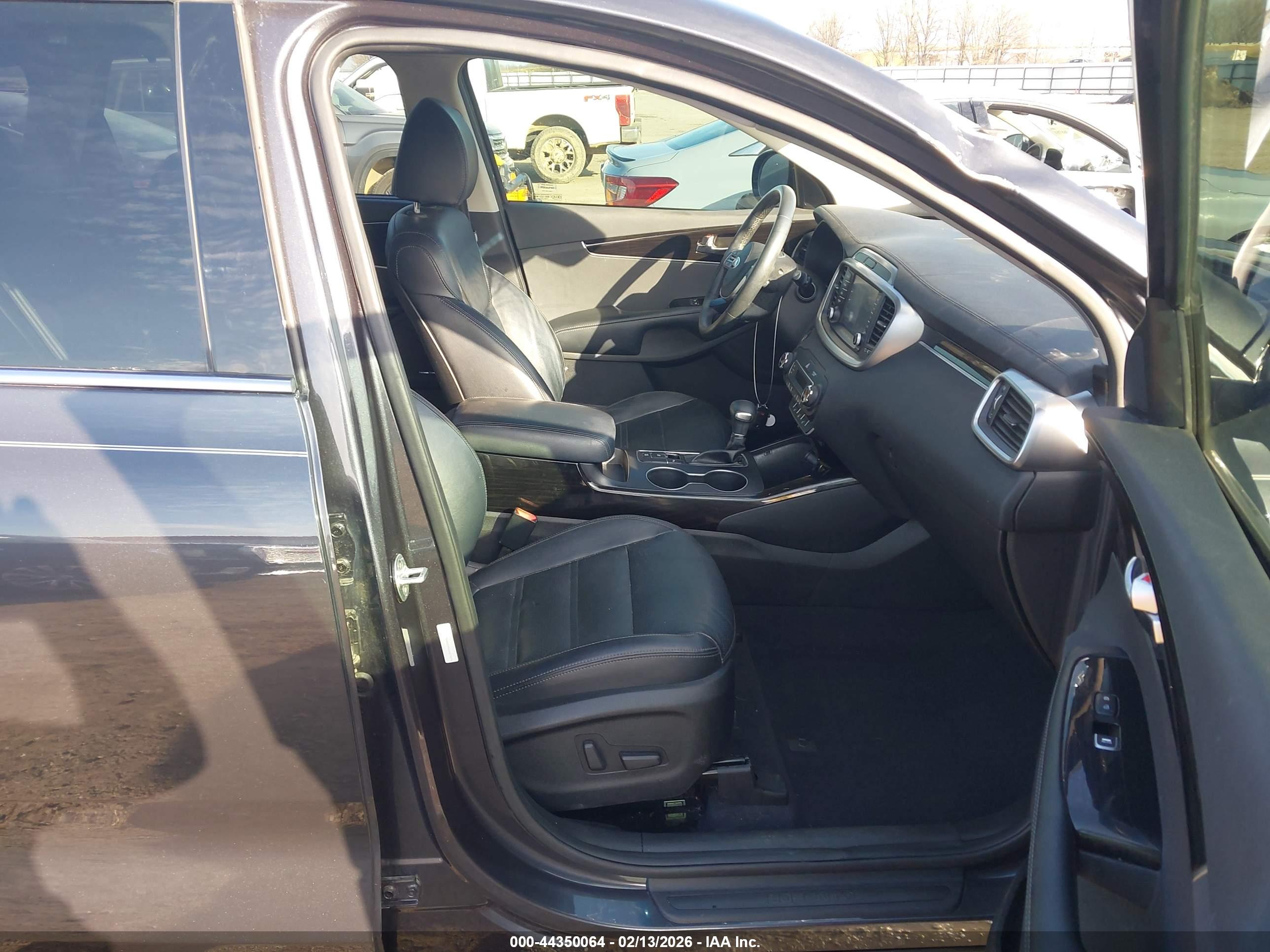 KIA SORENTO image 5