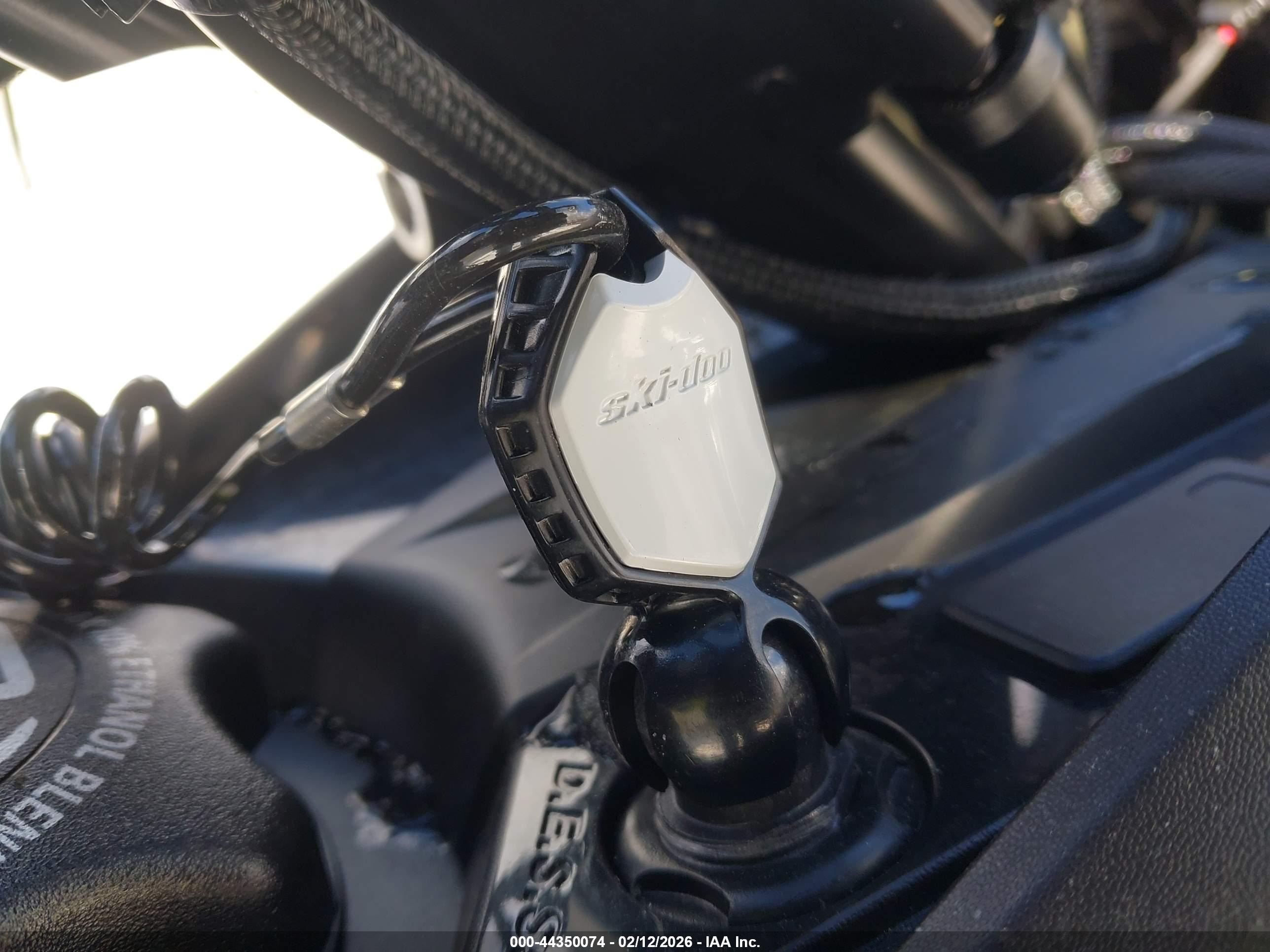 SKI-DOO MXZ image 11