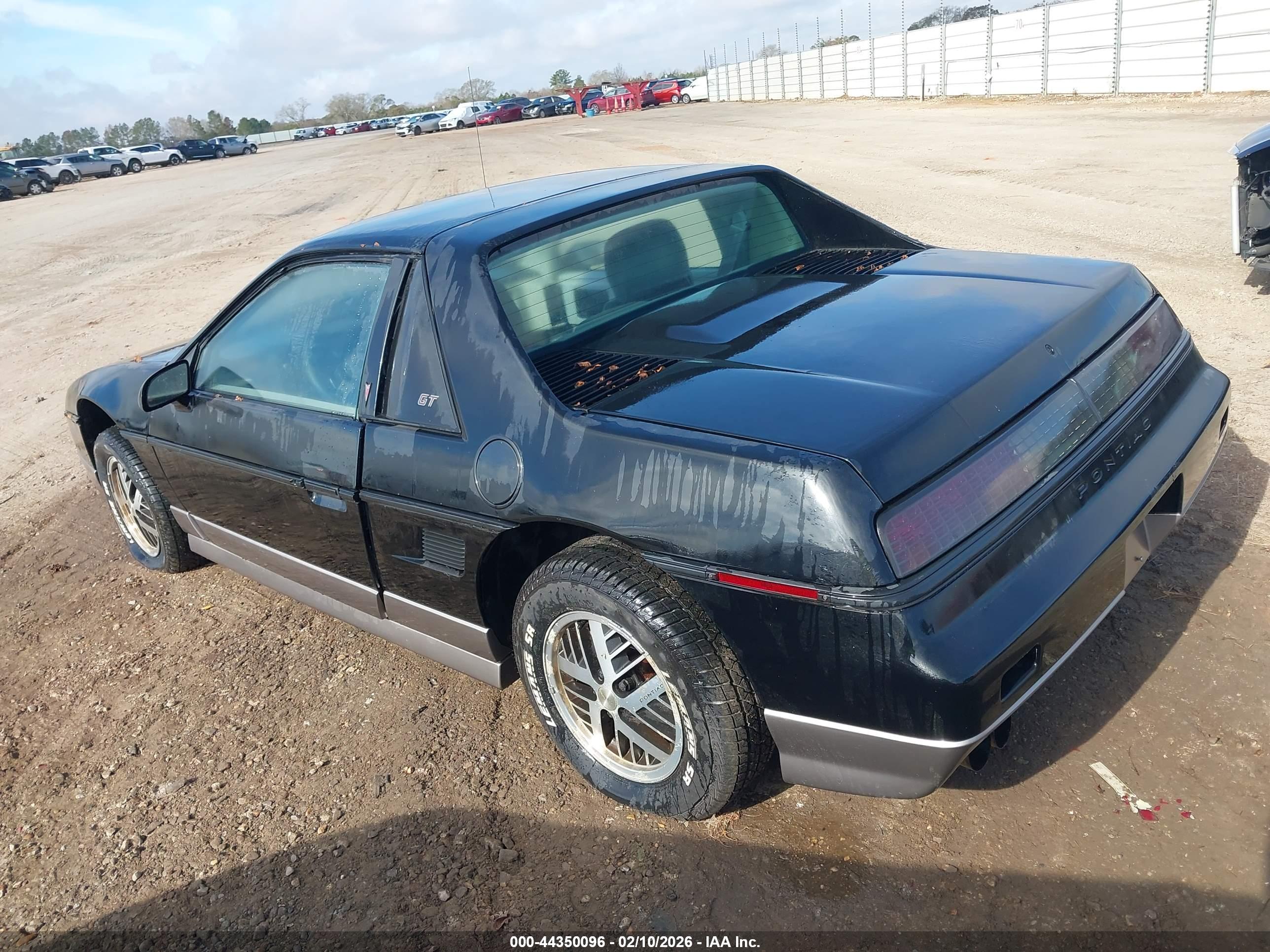 PONTIAC FIERO image 3