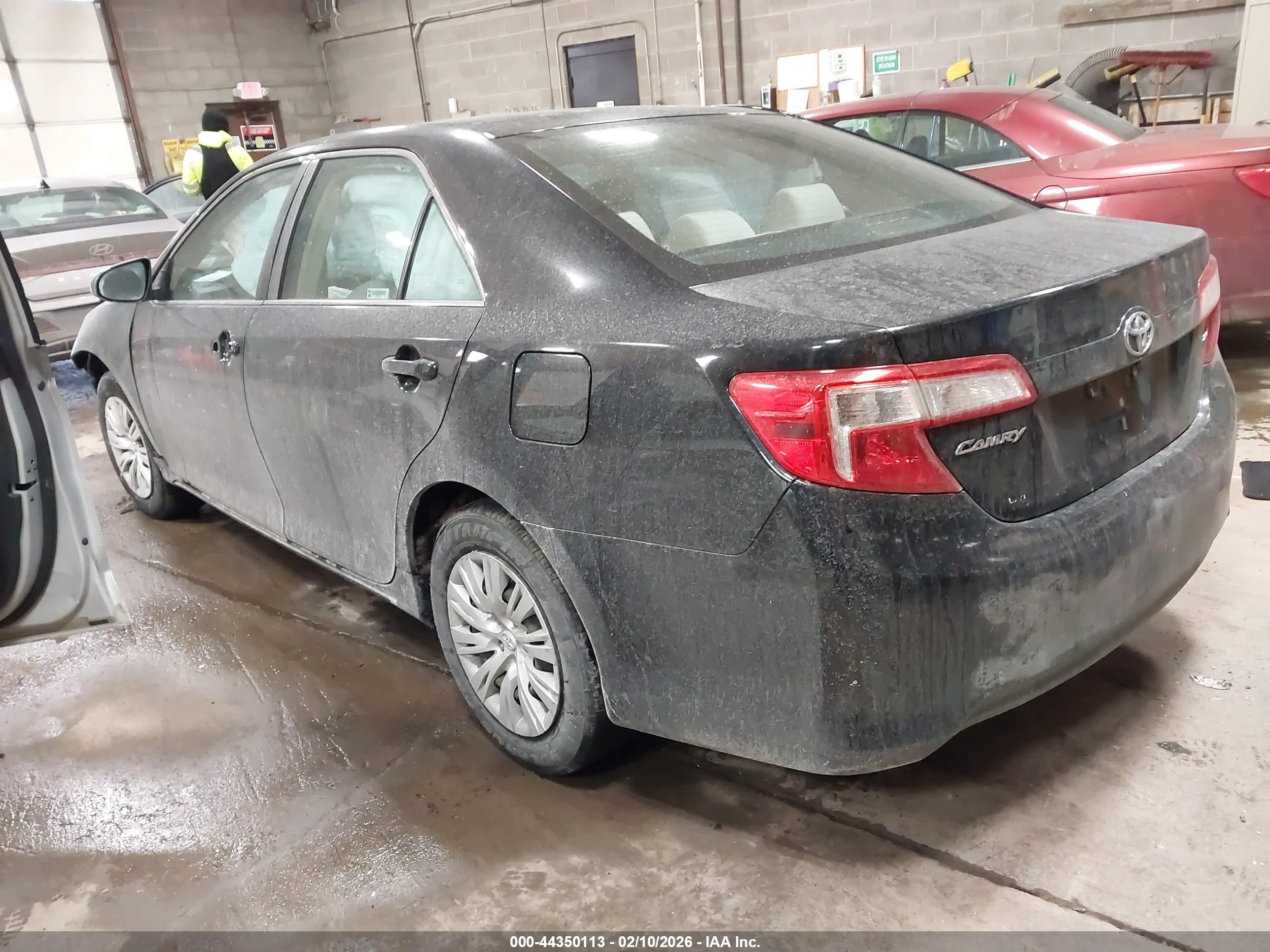 TOYOTA CAMRY image 3
