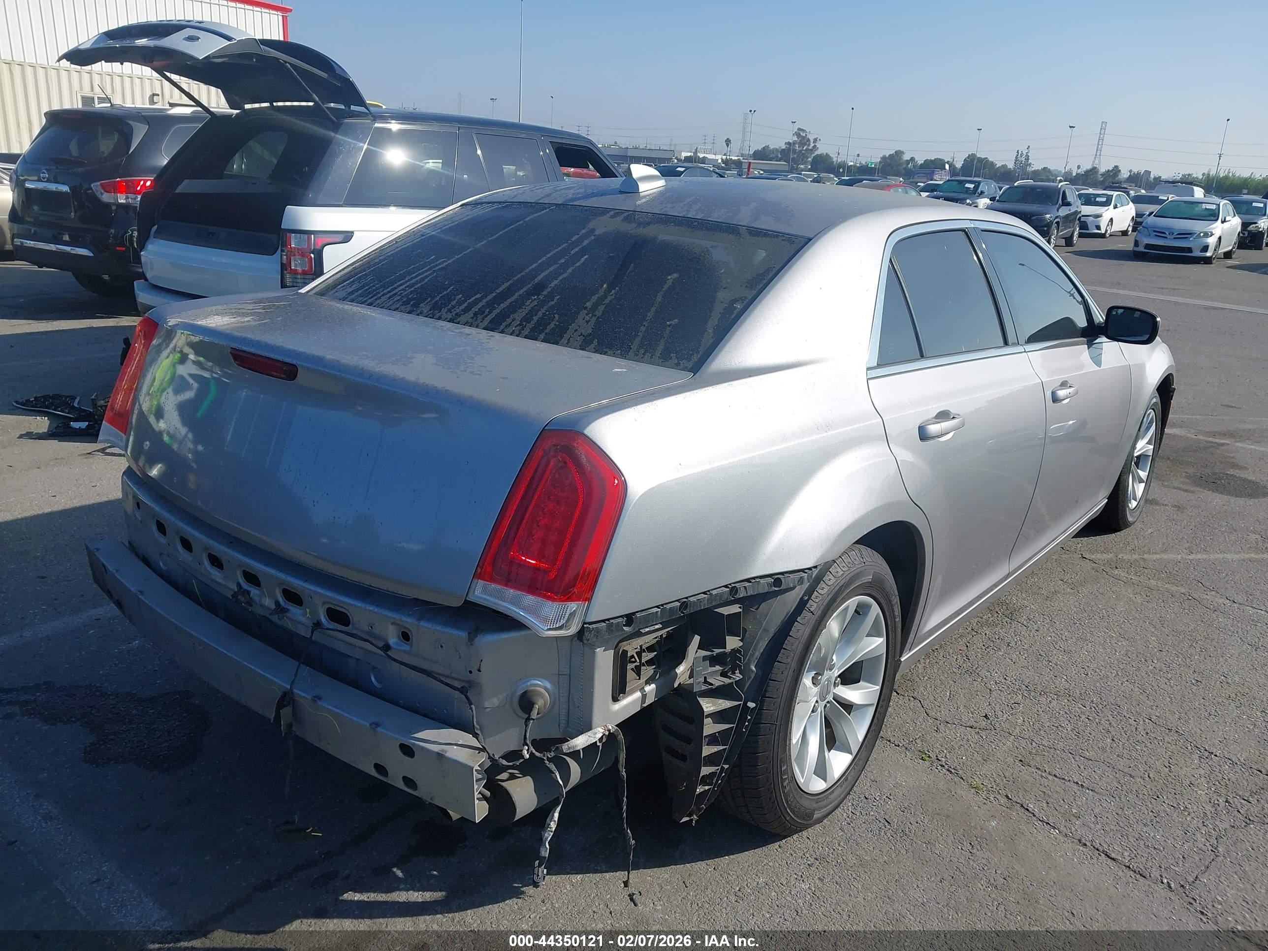 CHRYSLER 300 image 4