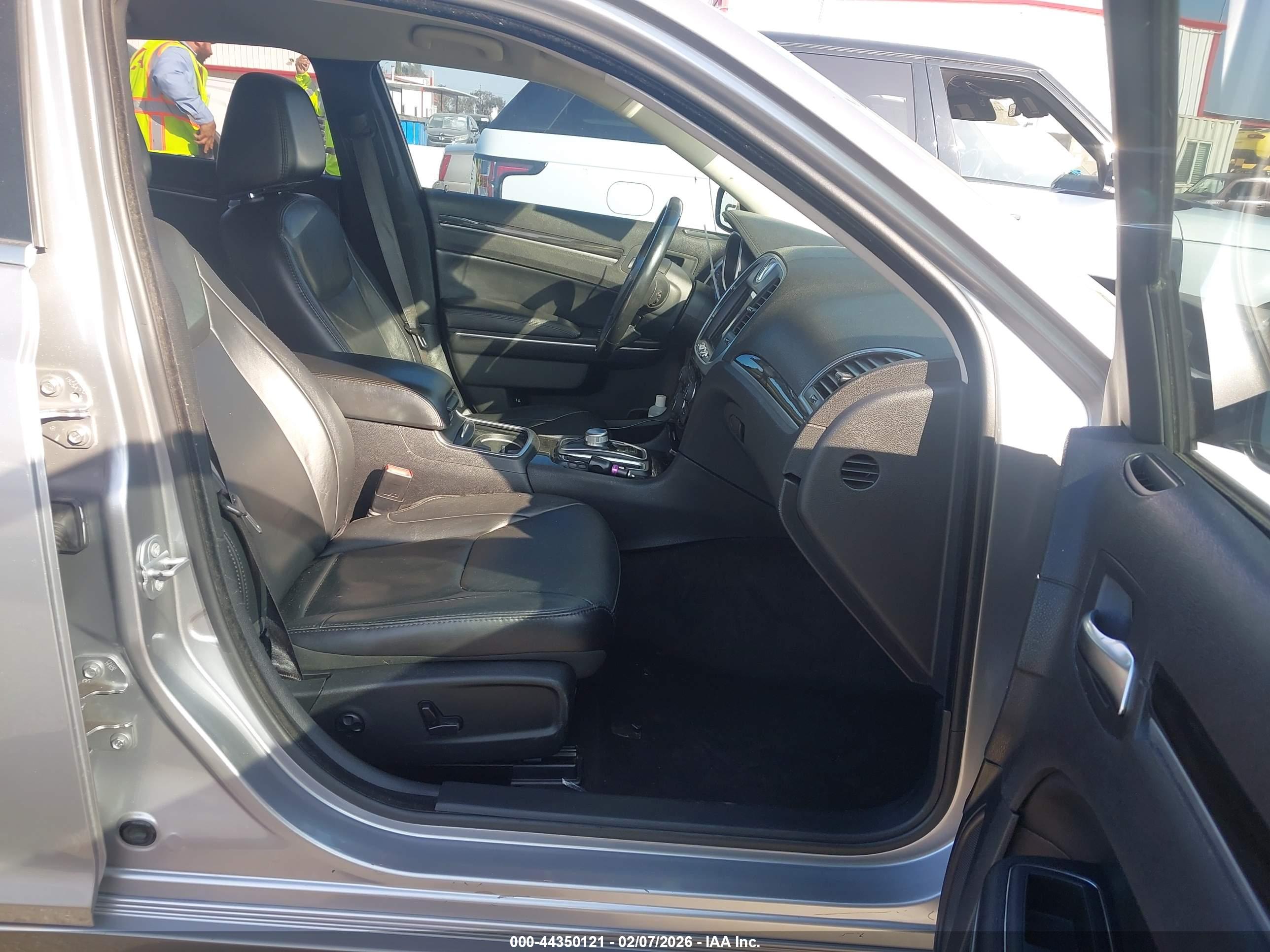 CHRYSLER 300 image 5
