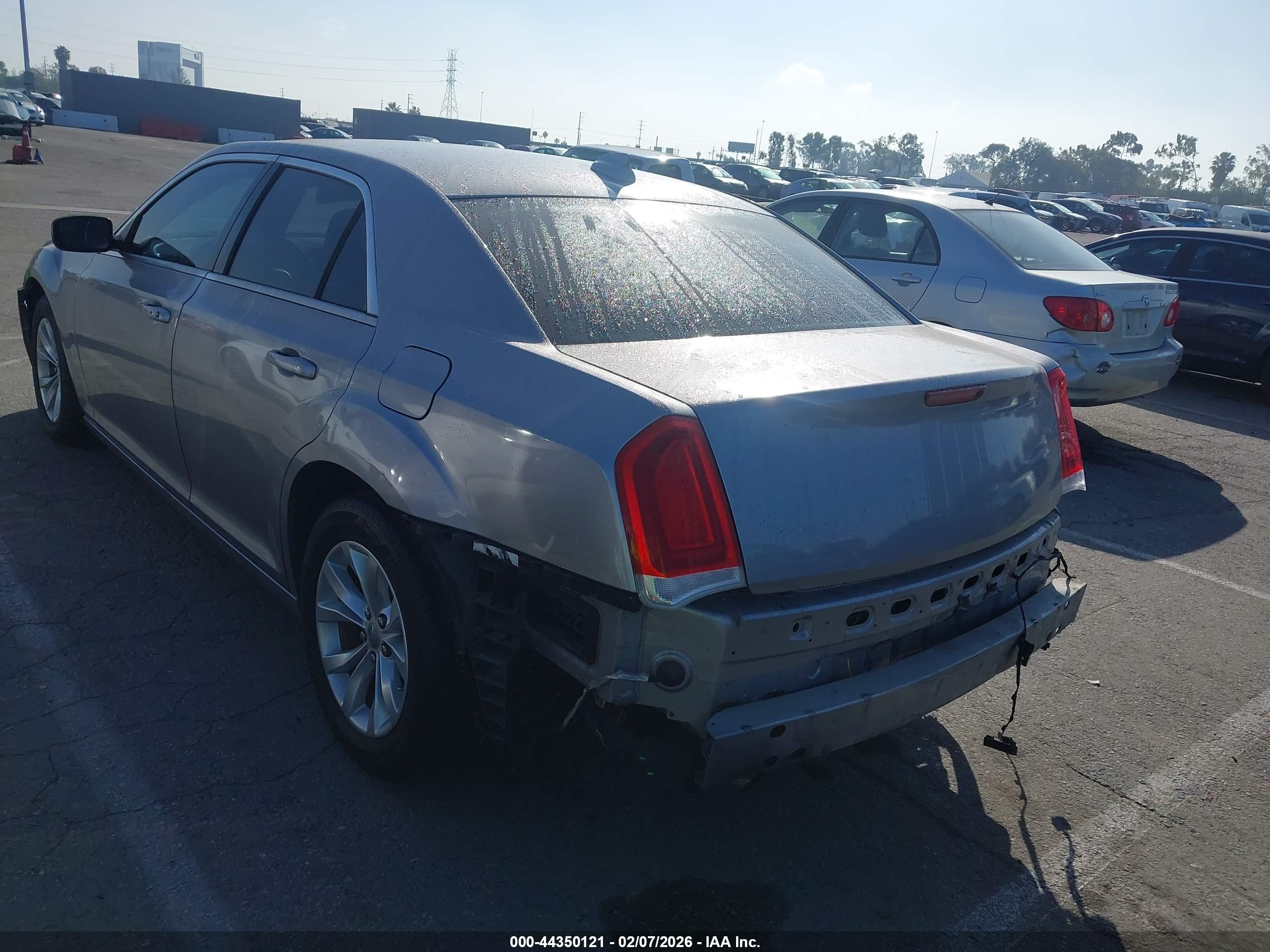 CHRYSLER 300 image 6