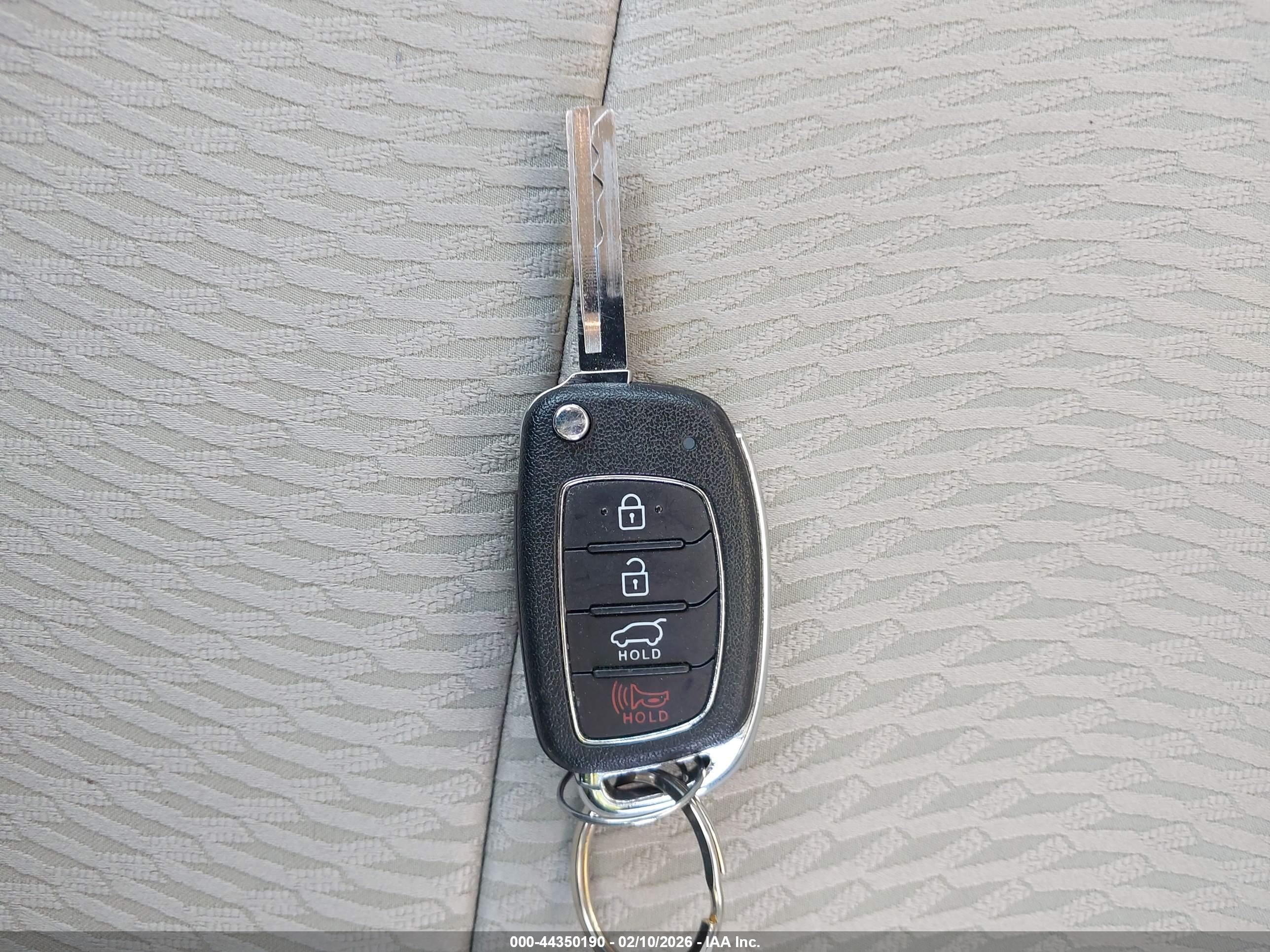 HYUNDAI SANTA image 11