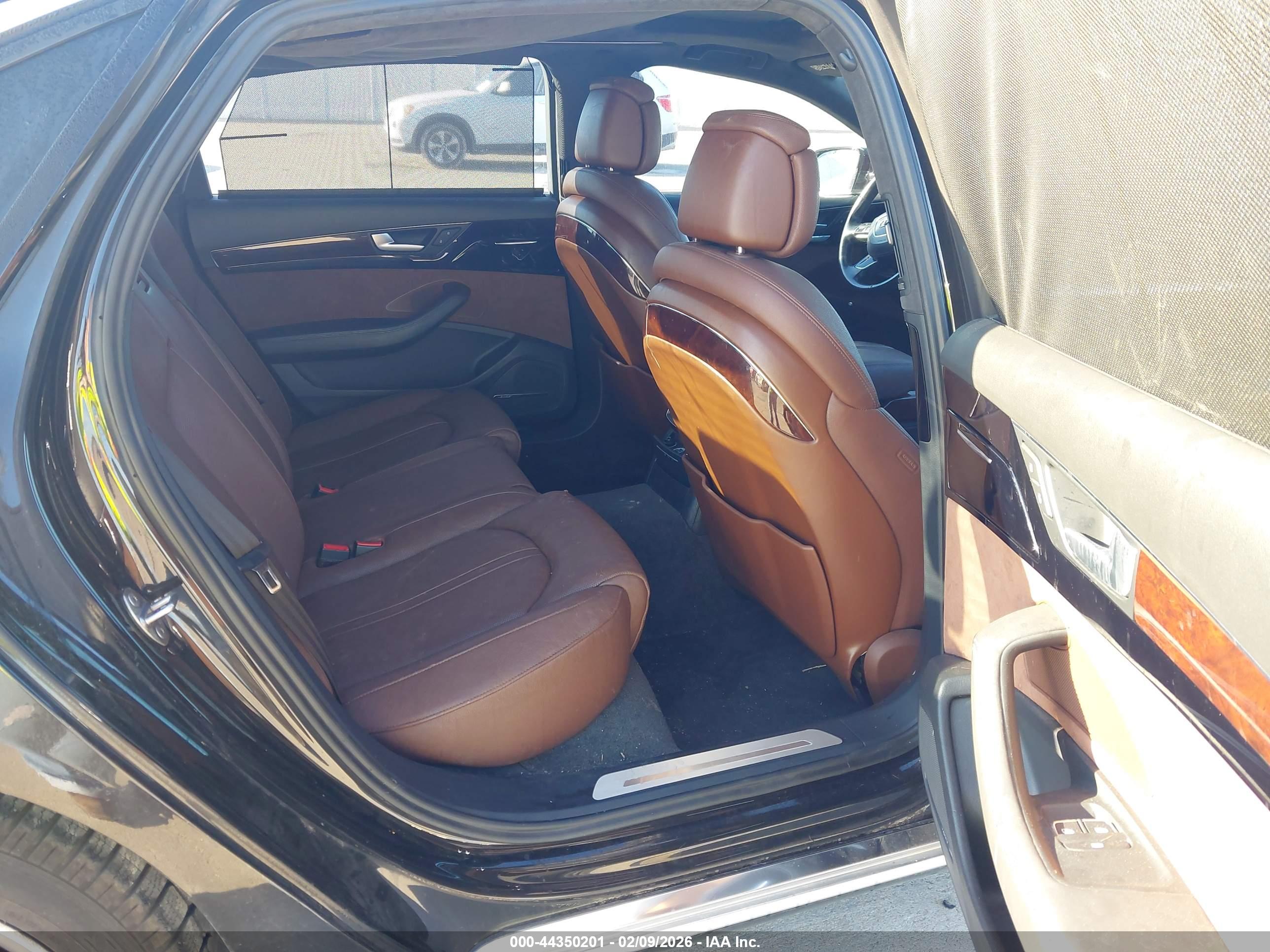 AUDI A8 image 8
