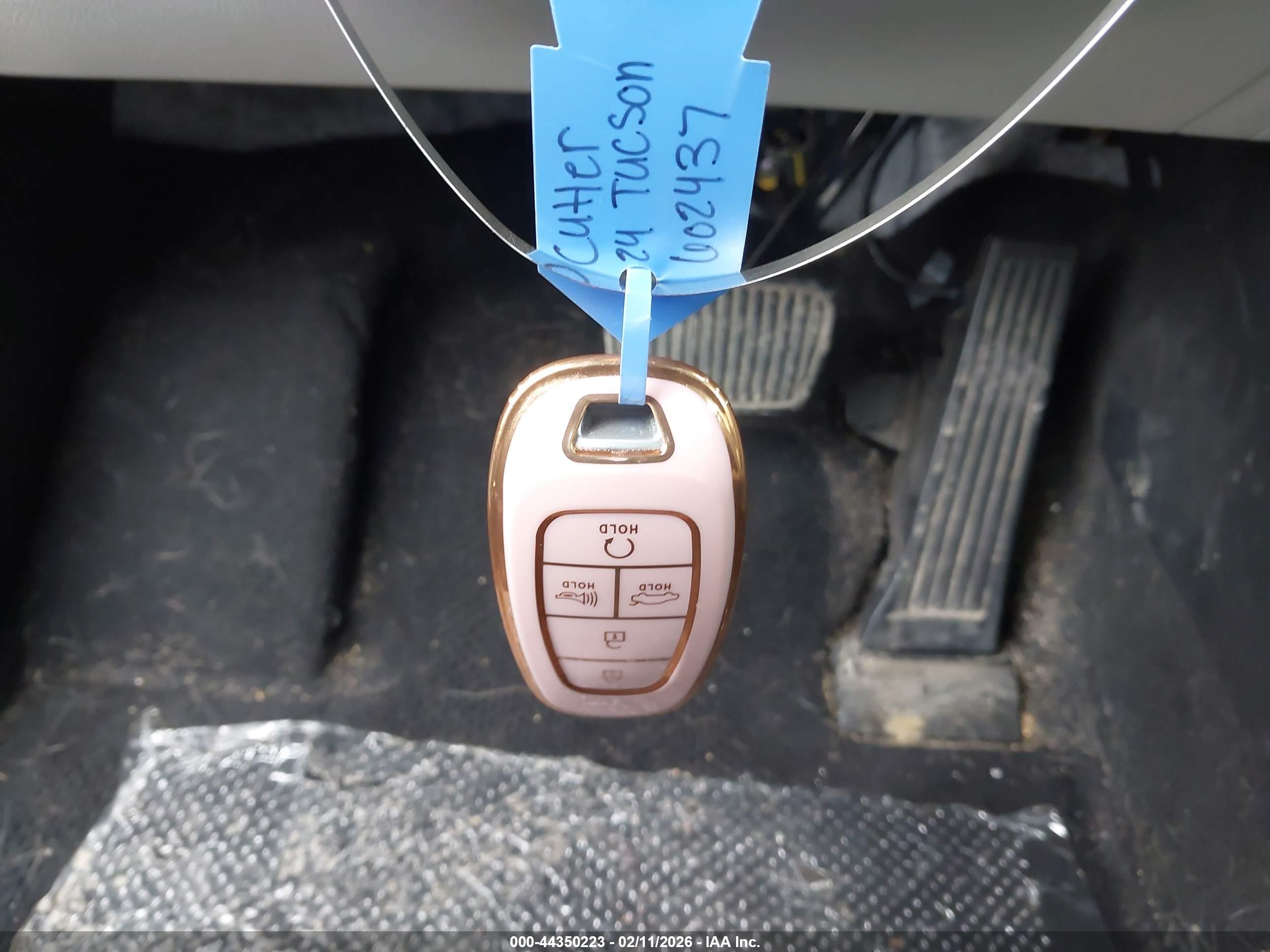 HYUNDAI TUCSON image 11