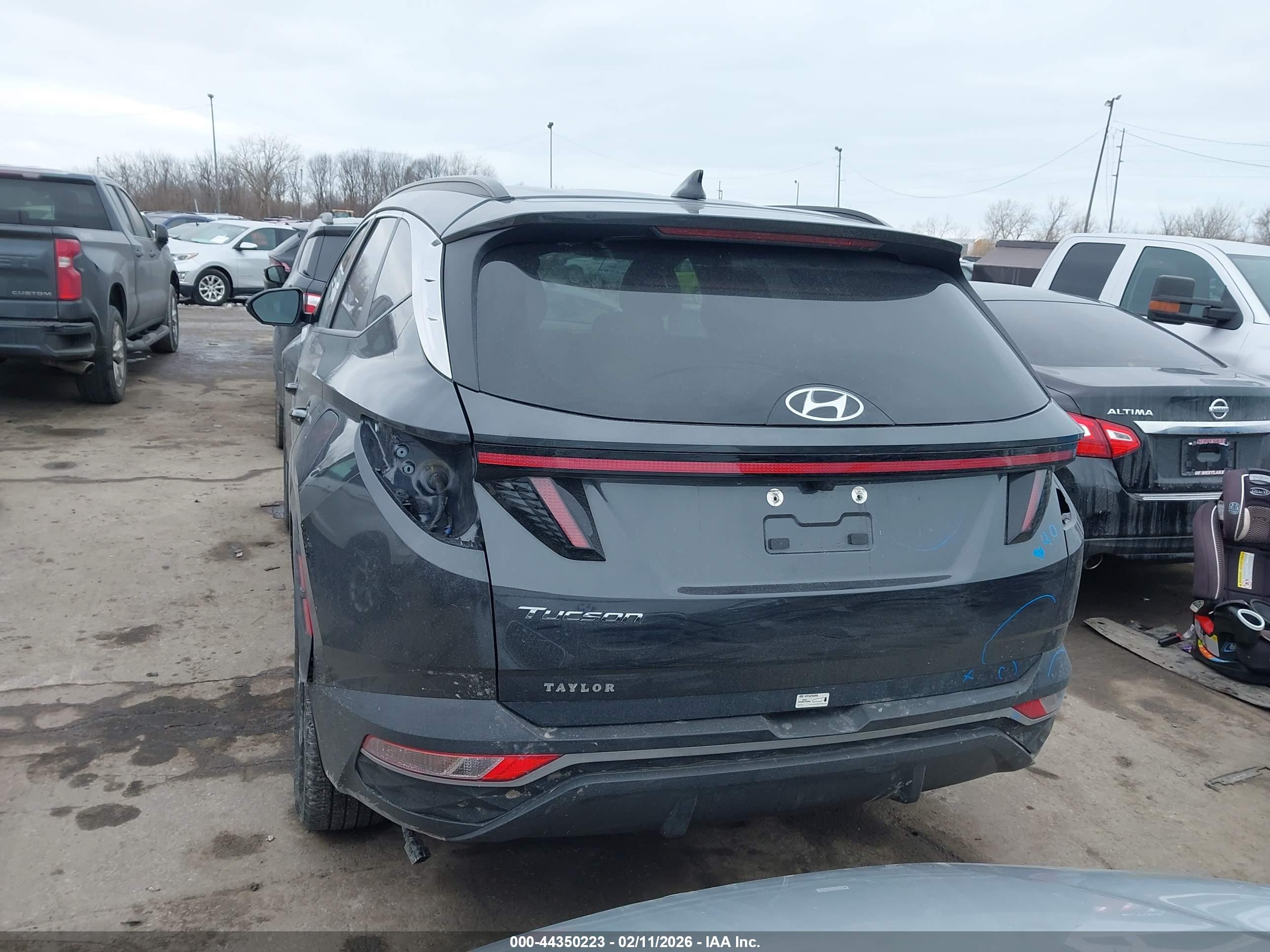 HYUNDAI TUCSON image 6