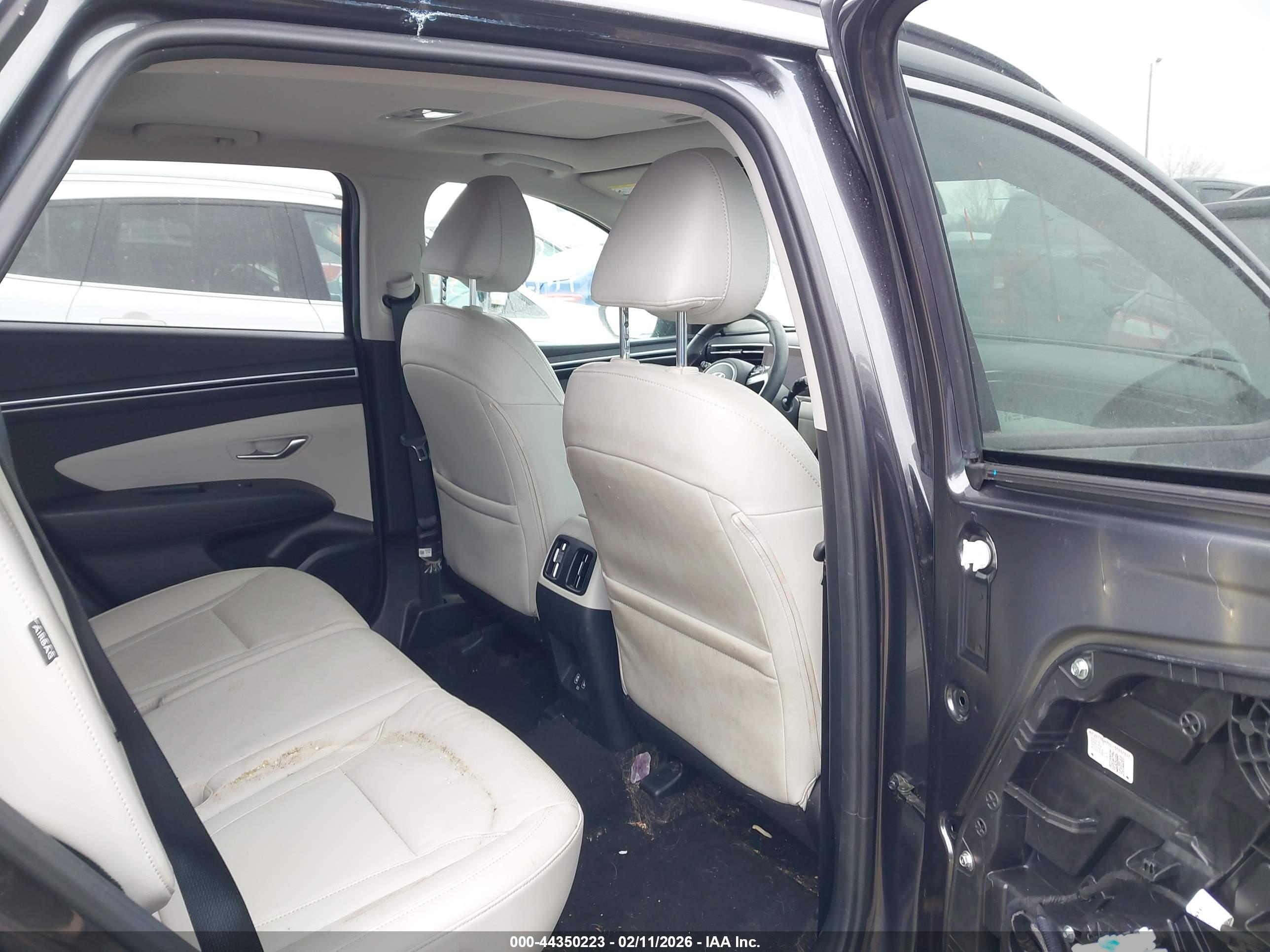 HYUNDAI TUCSON image 8