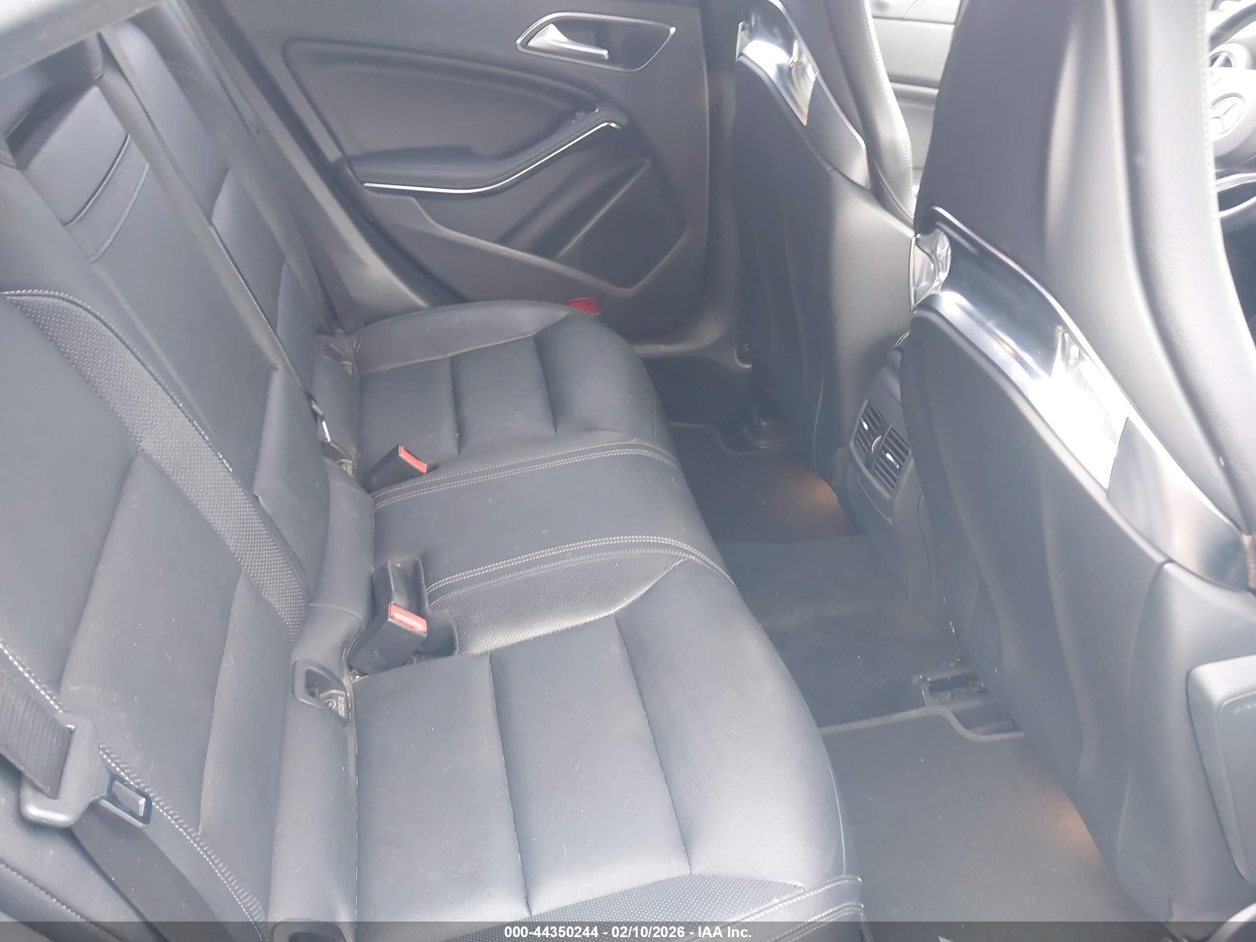 MERCEDES-BENZ CLA image 8