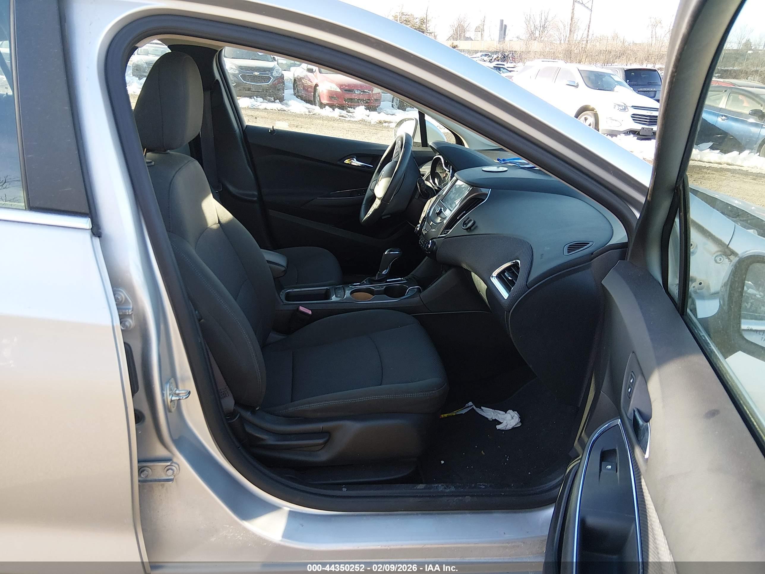 CHEVROLET CRUZE image 5