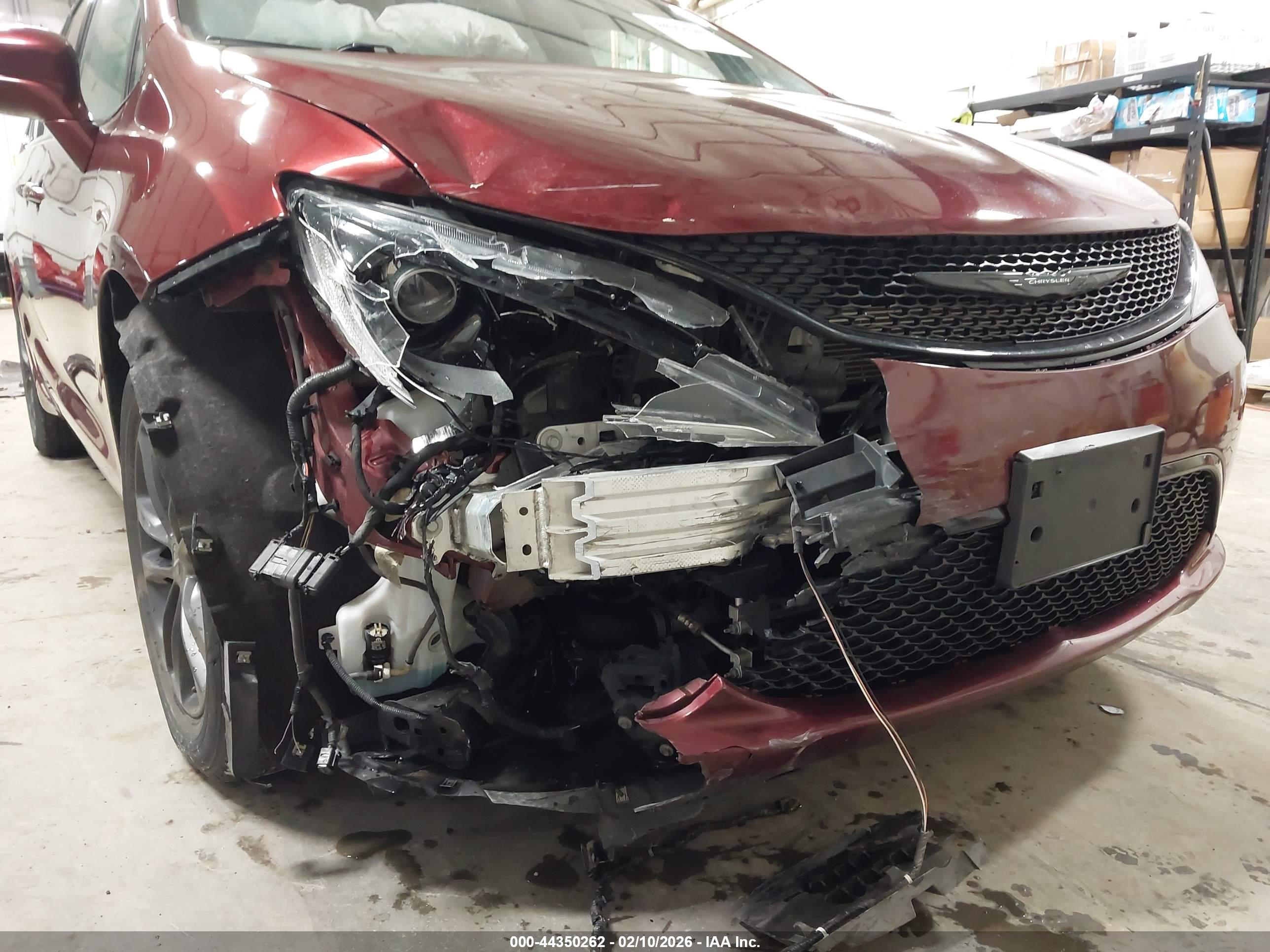 CHRYSLER PACIFICA image 6
