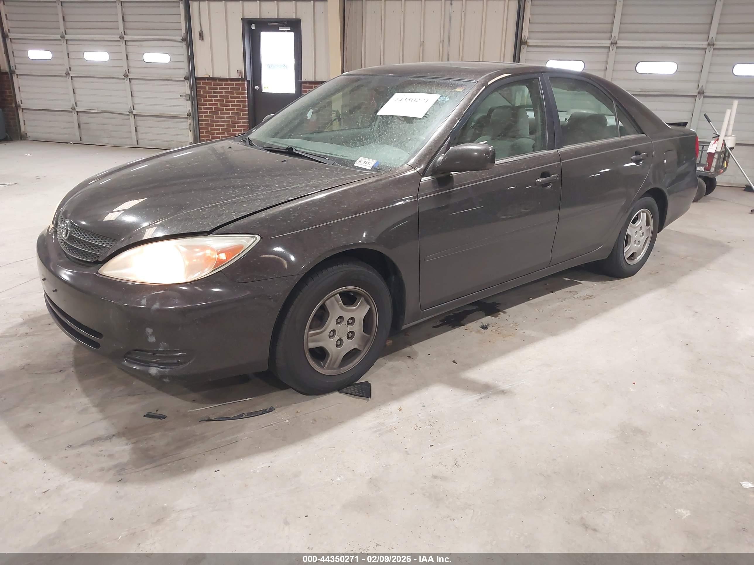 TOYOTA CAMRY image 2