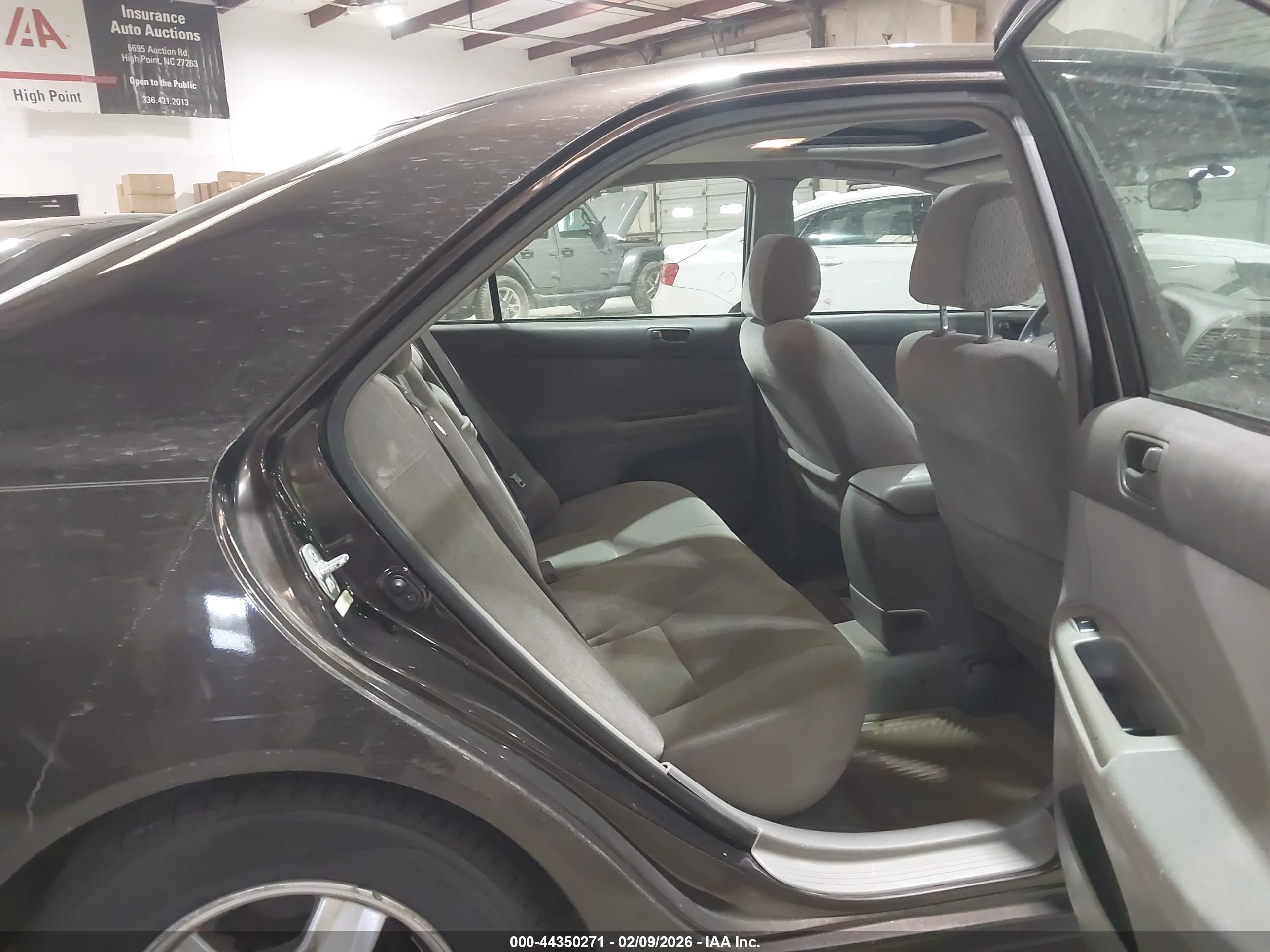 TOYOTA CAMRY image 8