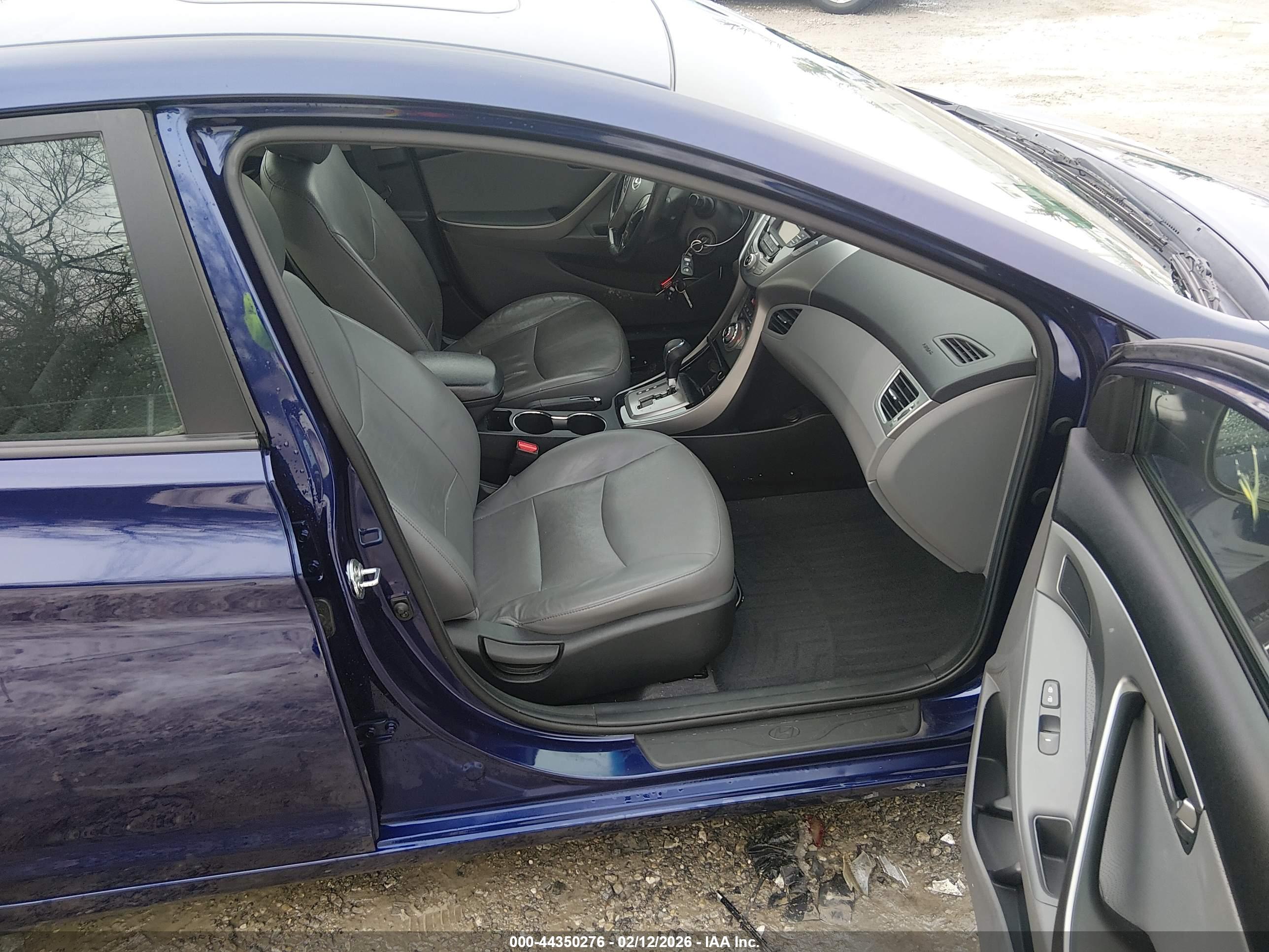 HYUNDAI ELANTRA image 5