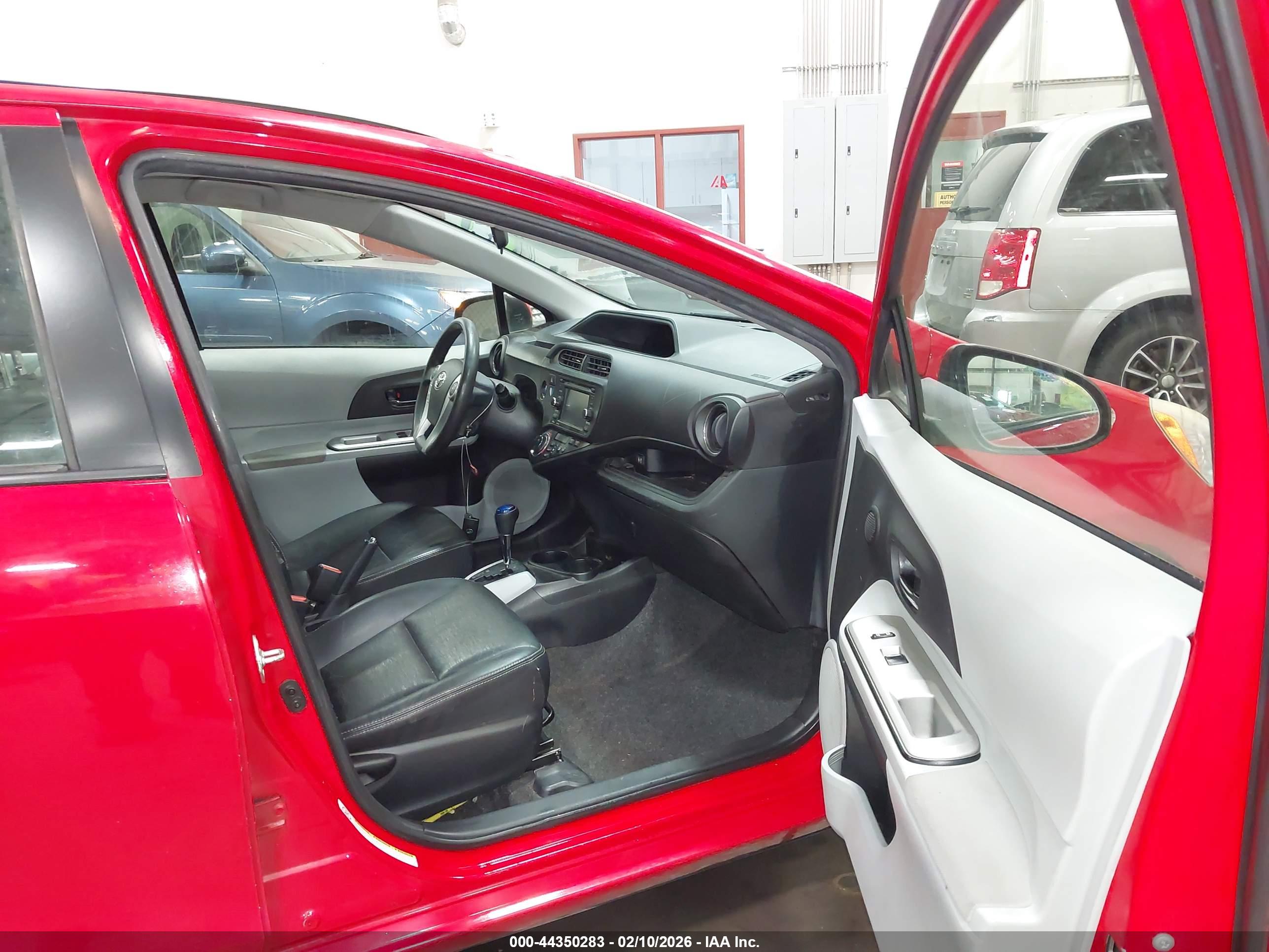 TOYOTA PRIUS image 5