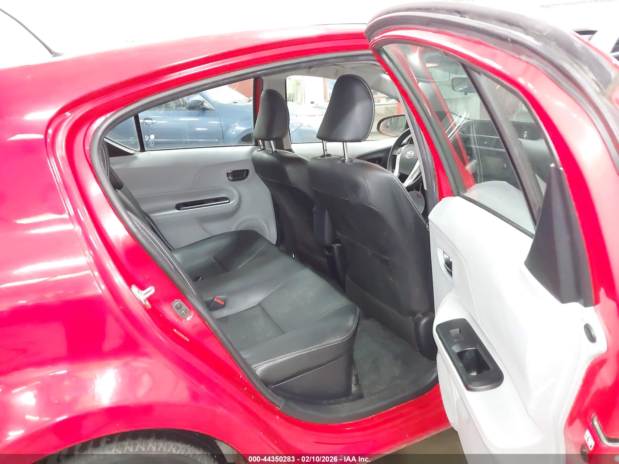 TOYOTA PRIUS image 8