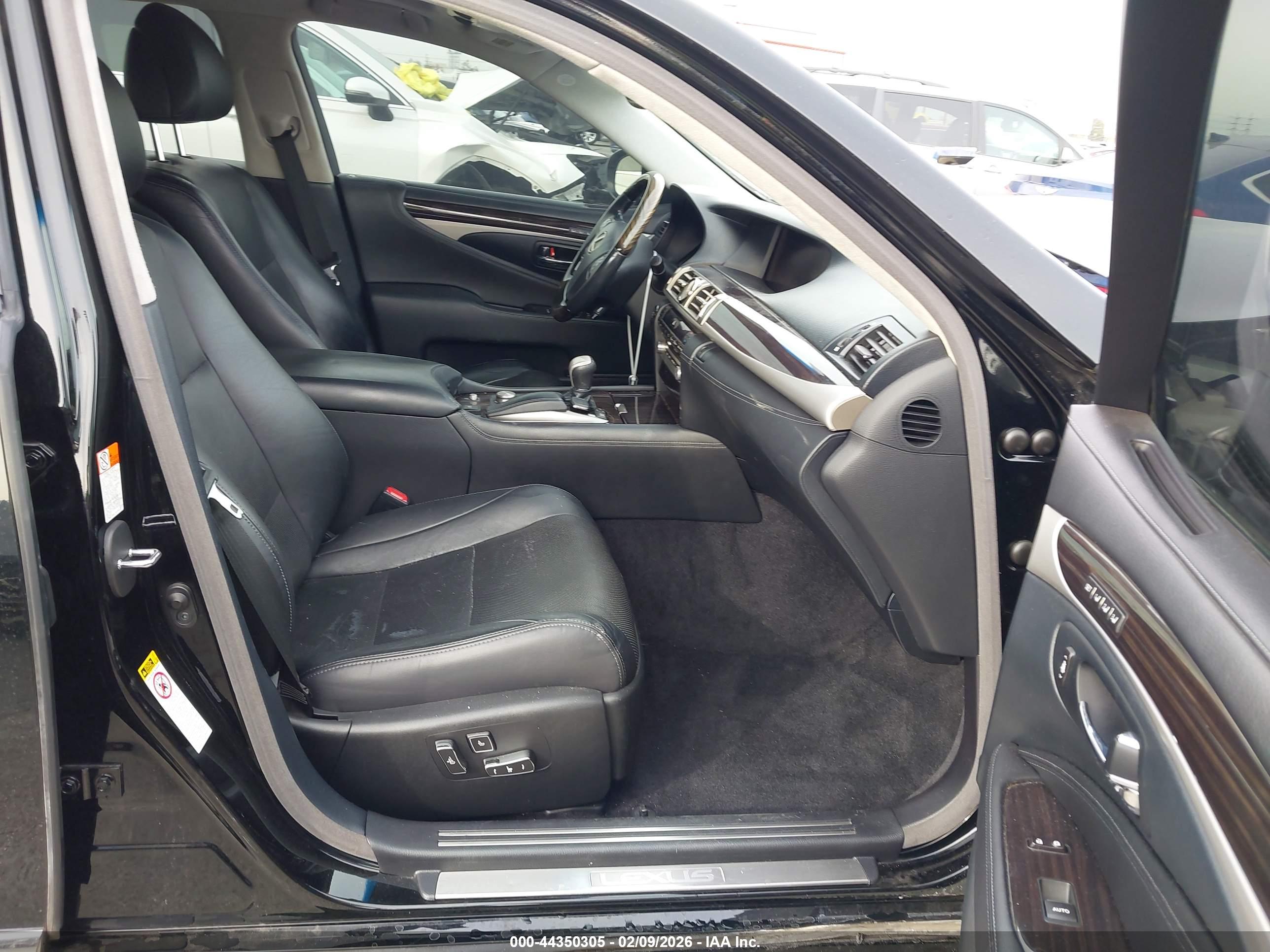 LEXUS LS image 5
