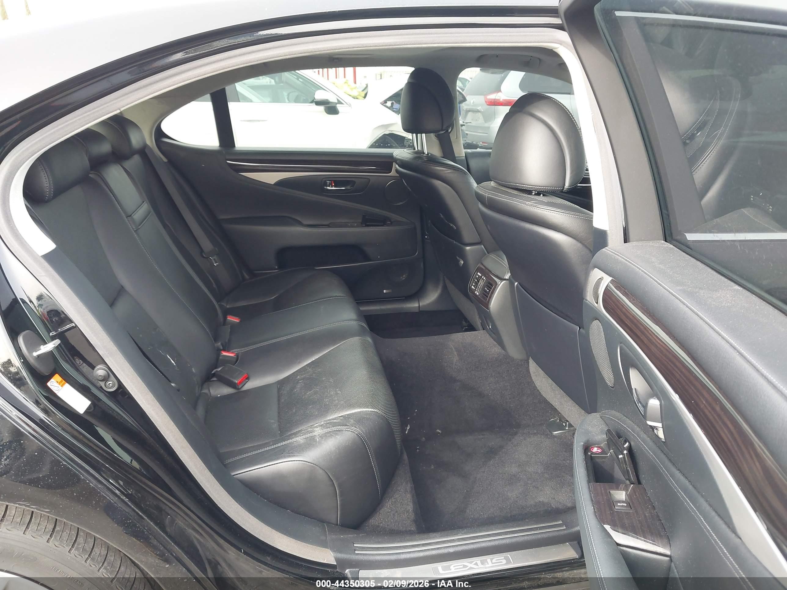 LEXUS LS image 8