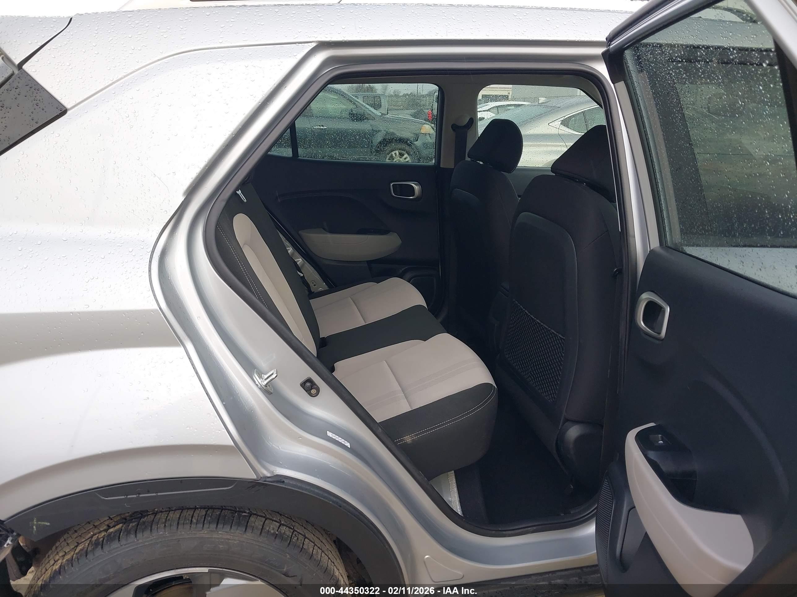 HYUNDAI VENUE image 8