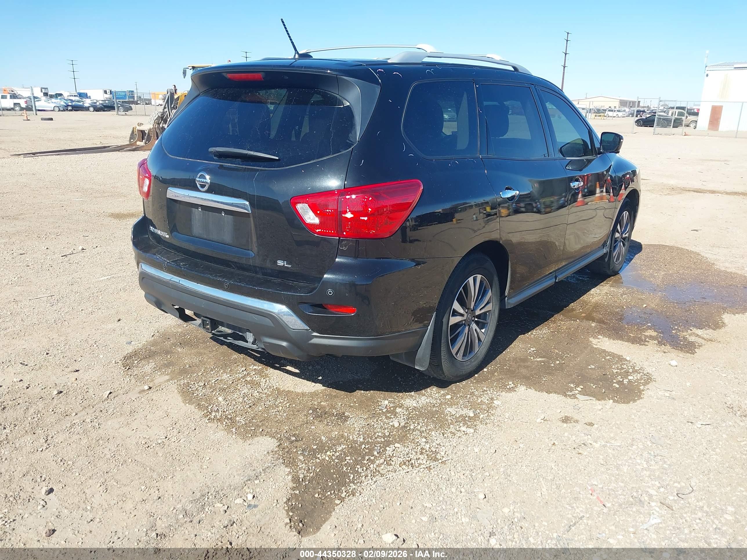 NISSAN PATHFINDER image 4