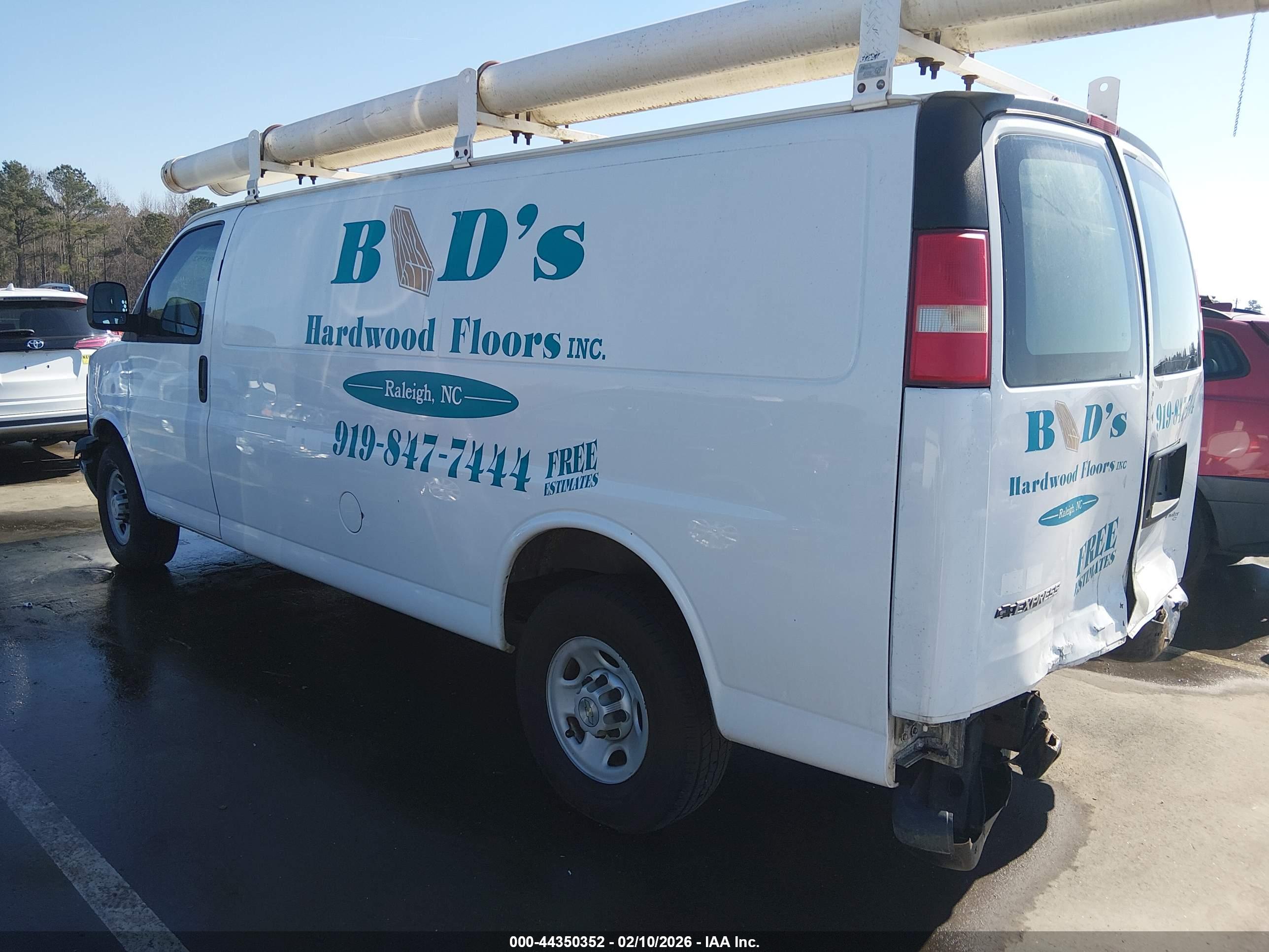 CHEVROLET EXPRESS image 3