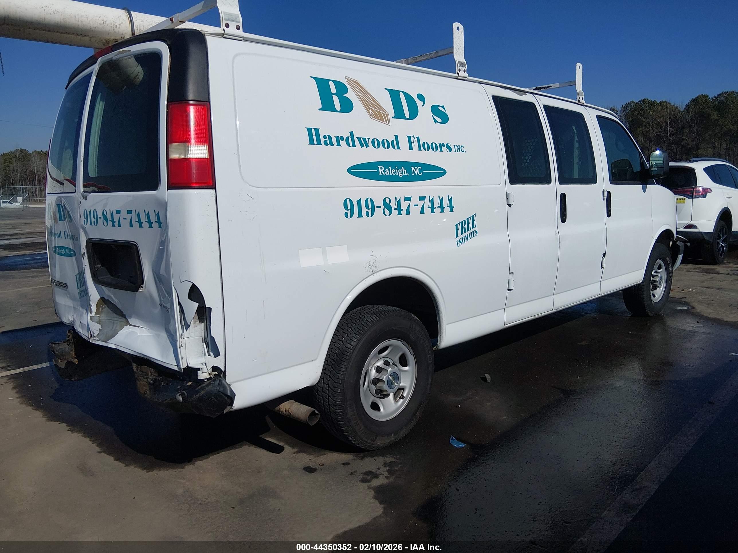 CHEVROLET EXPRESS image 4