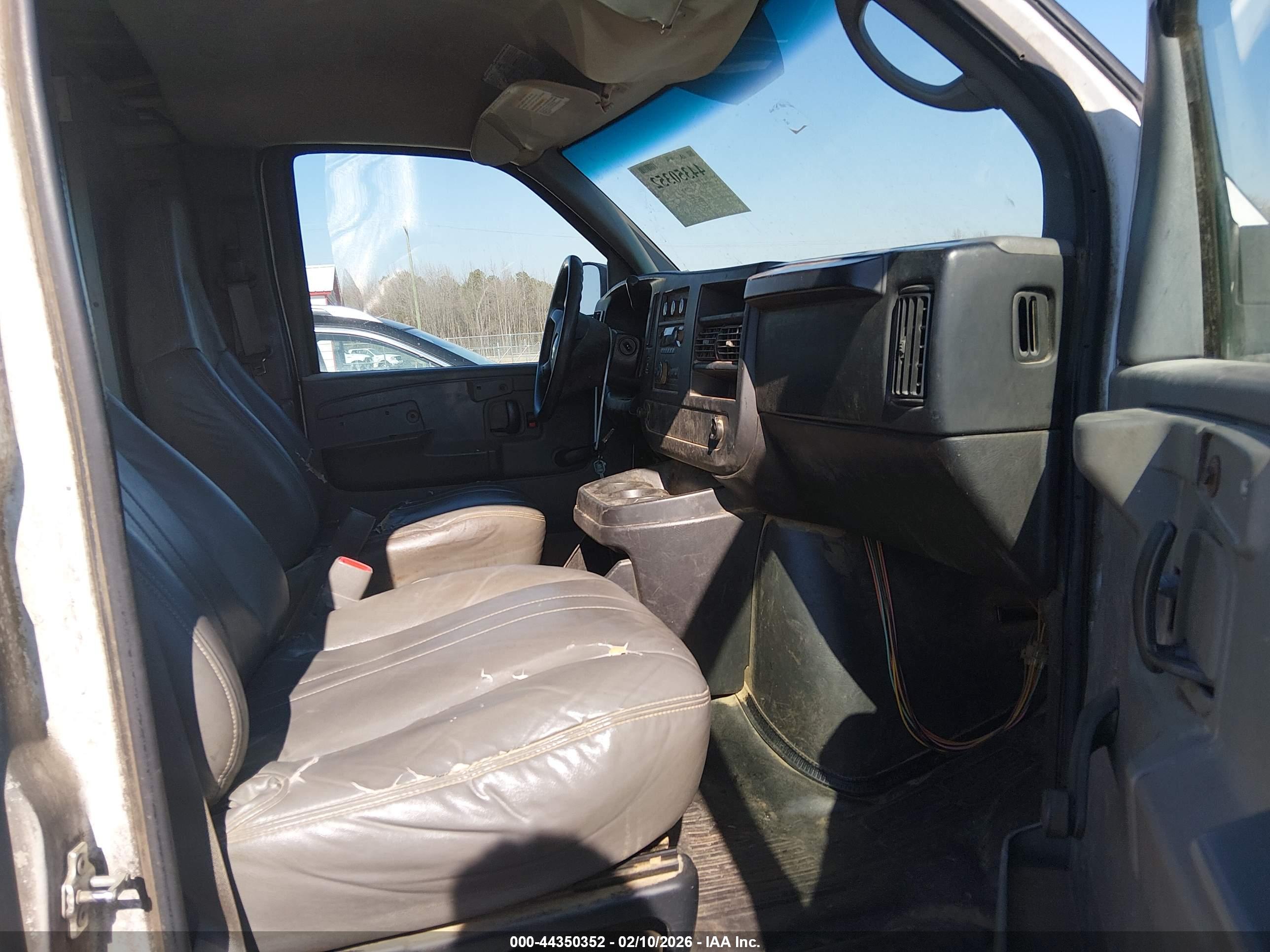 CHEVROLET EXPRESS image 5