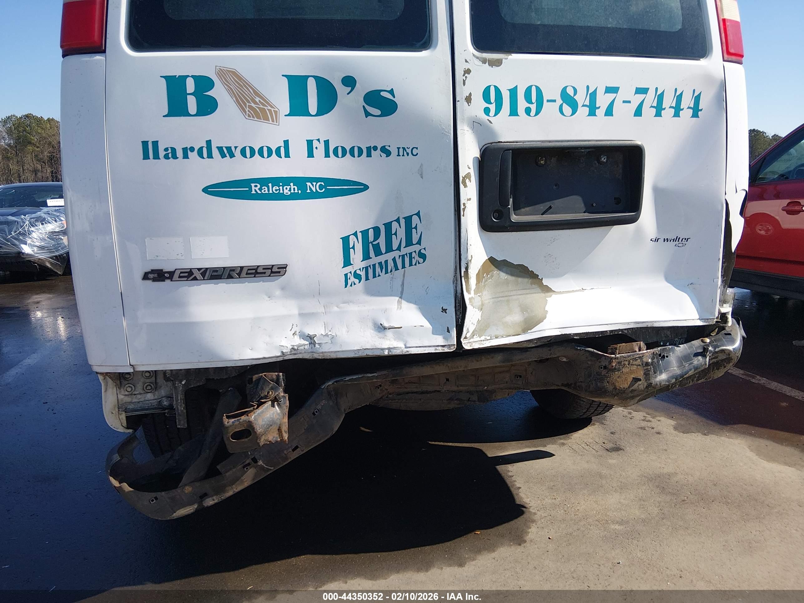 CHEVROLET EXPRESS image 6