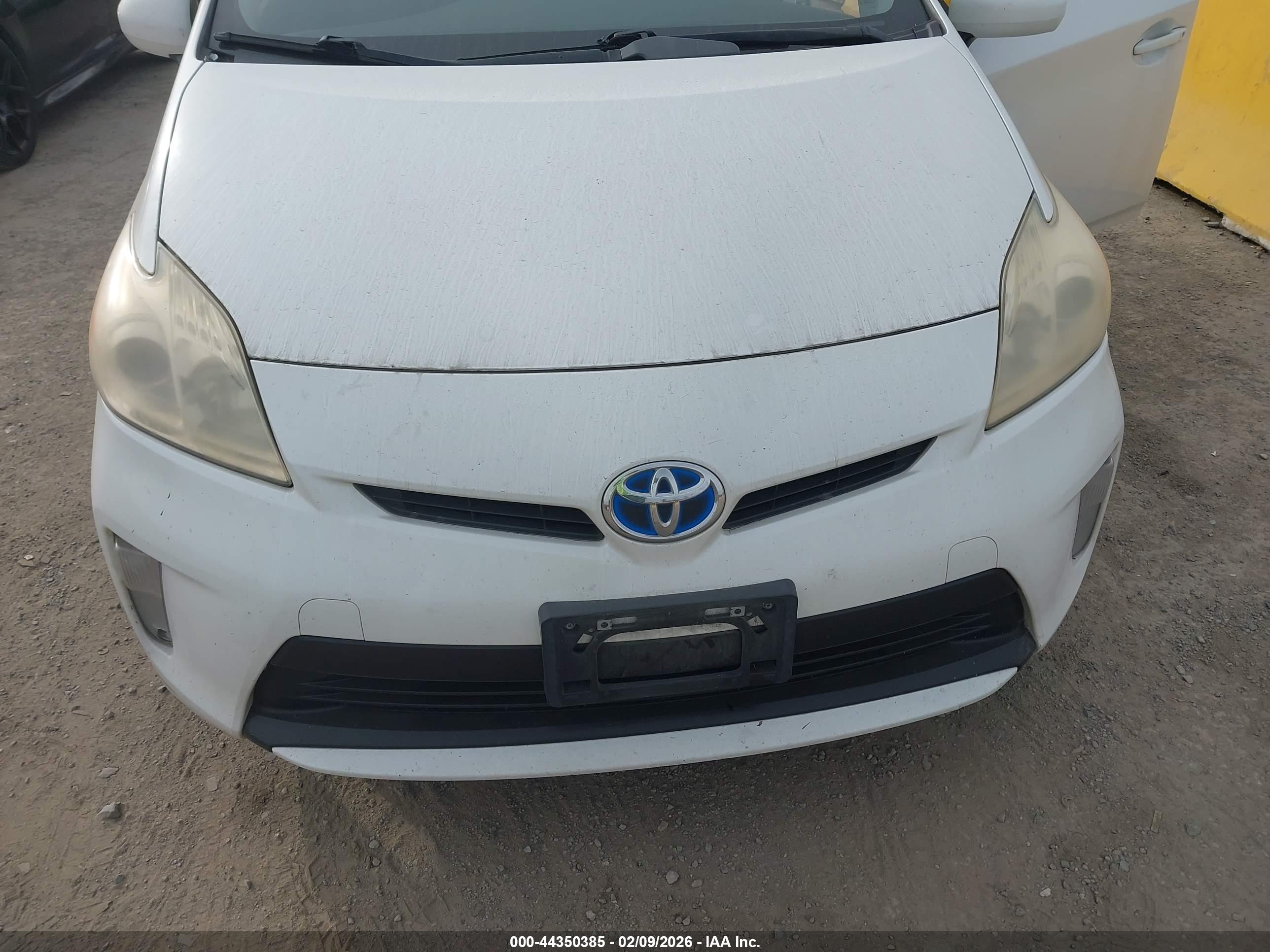 TOYOTA PRIUS image 6