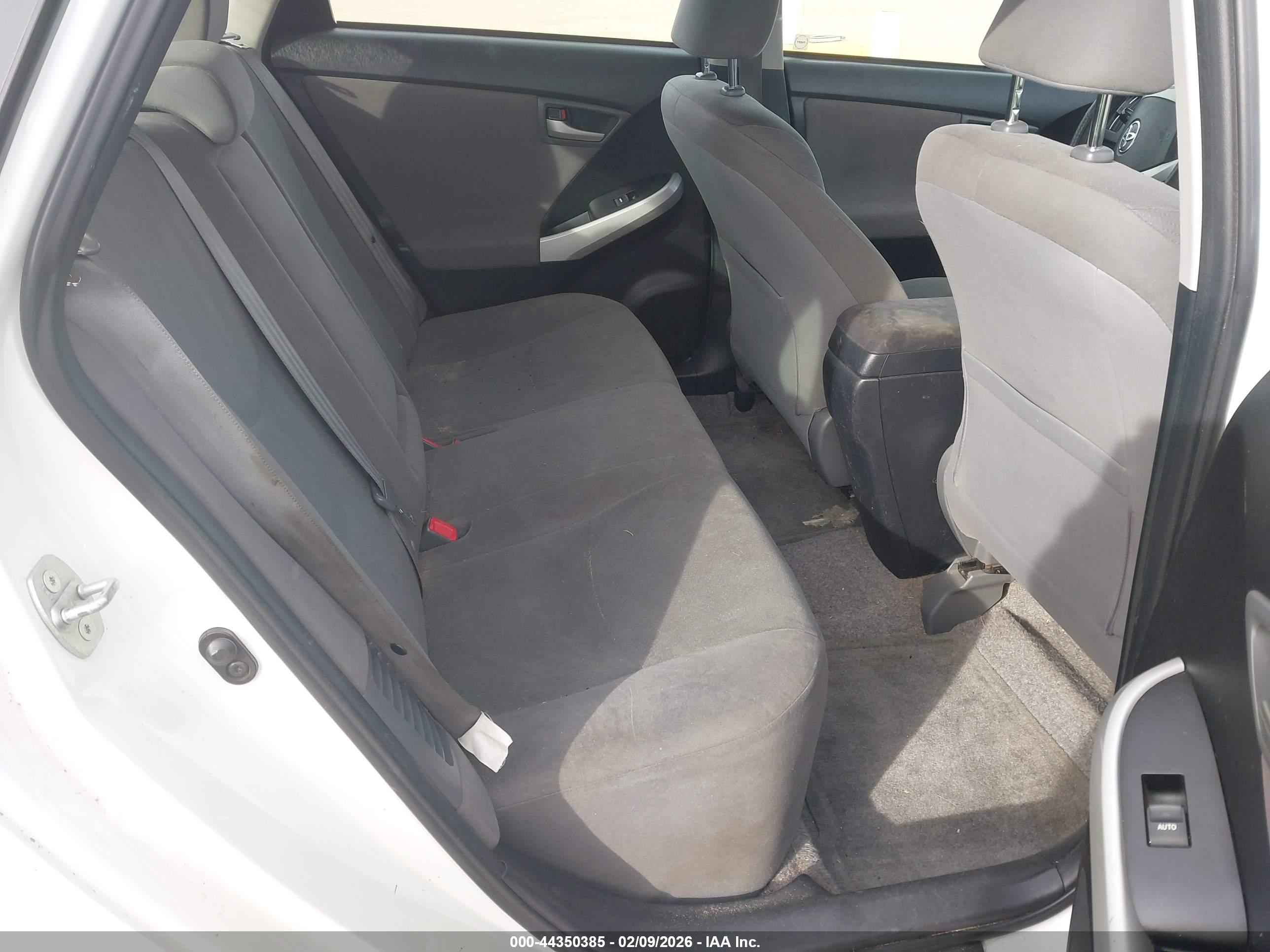 TOYOTA PRIUS image 8
