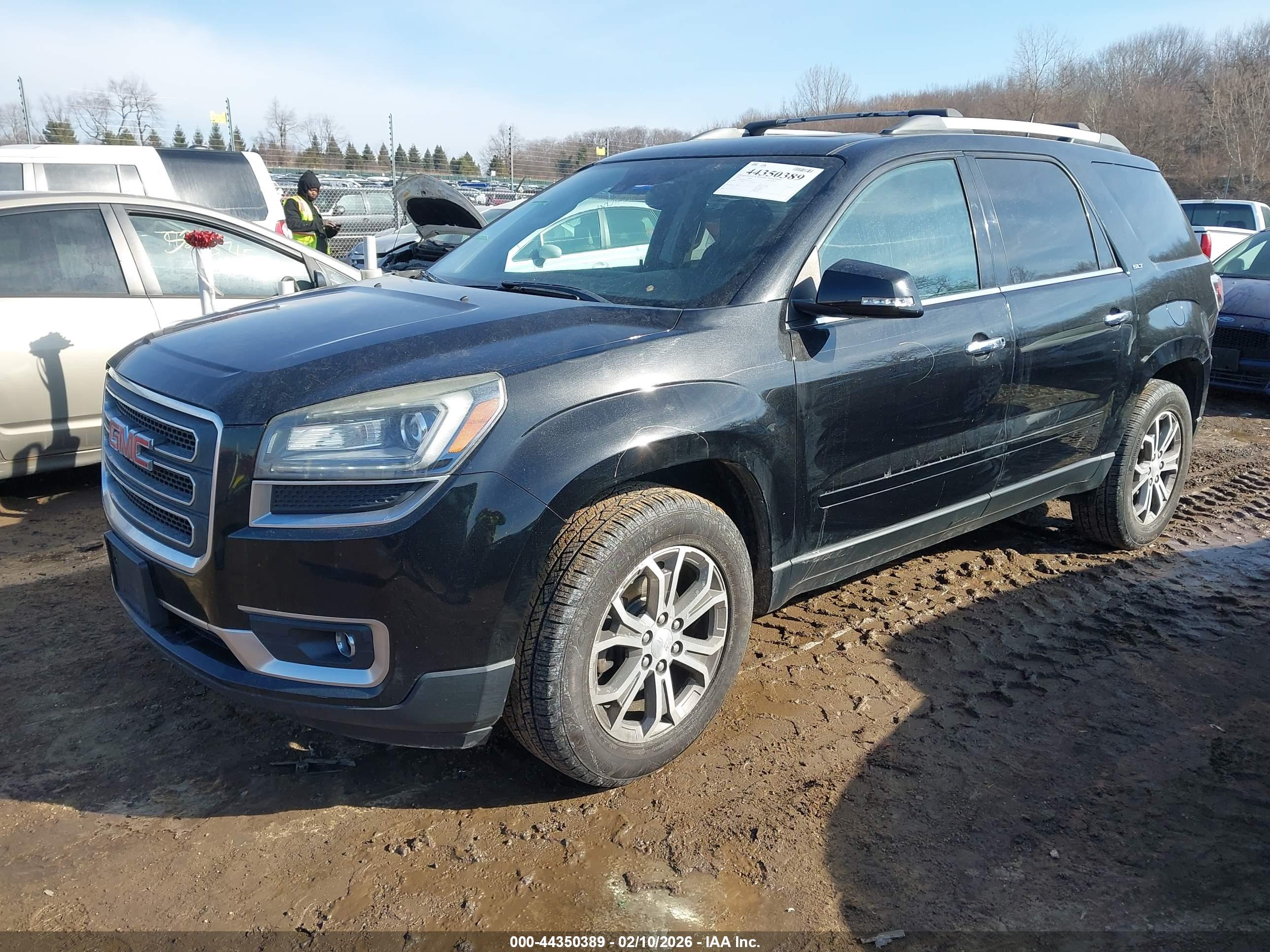 GMC ACADIA image 2