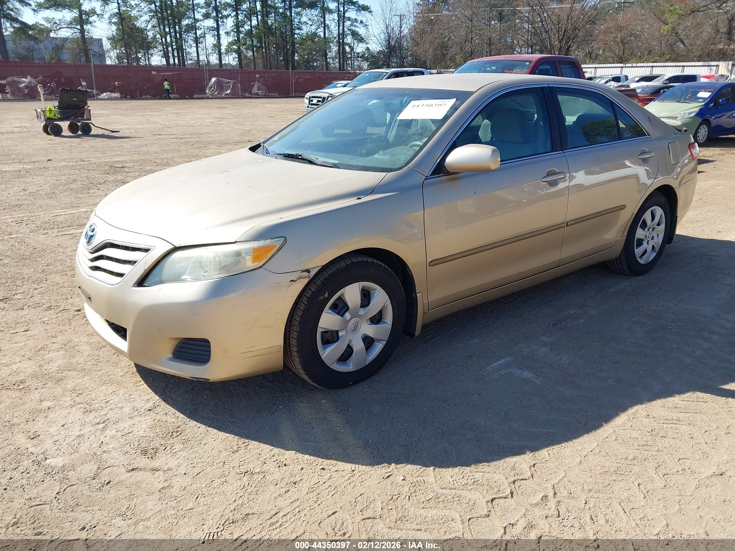 TOYOTA CAMRY image 2