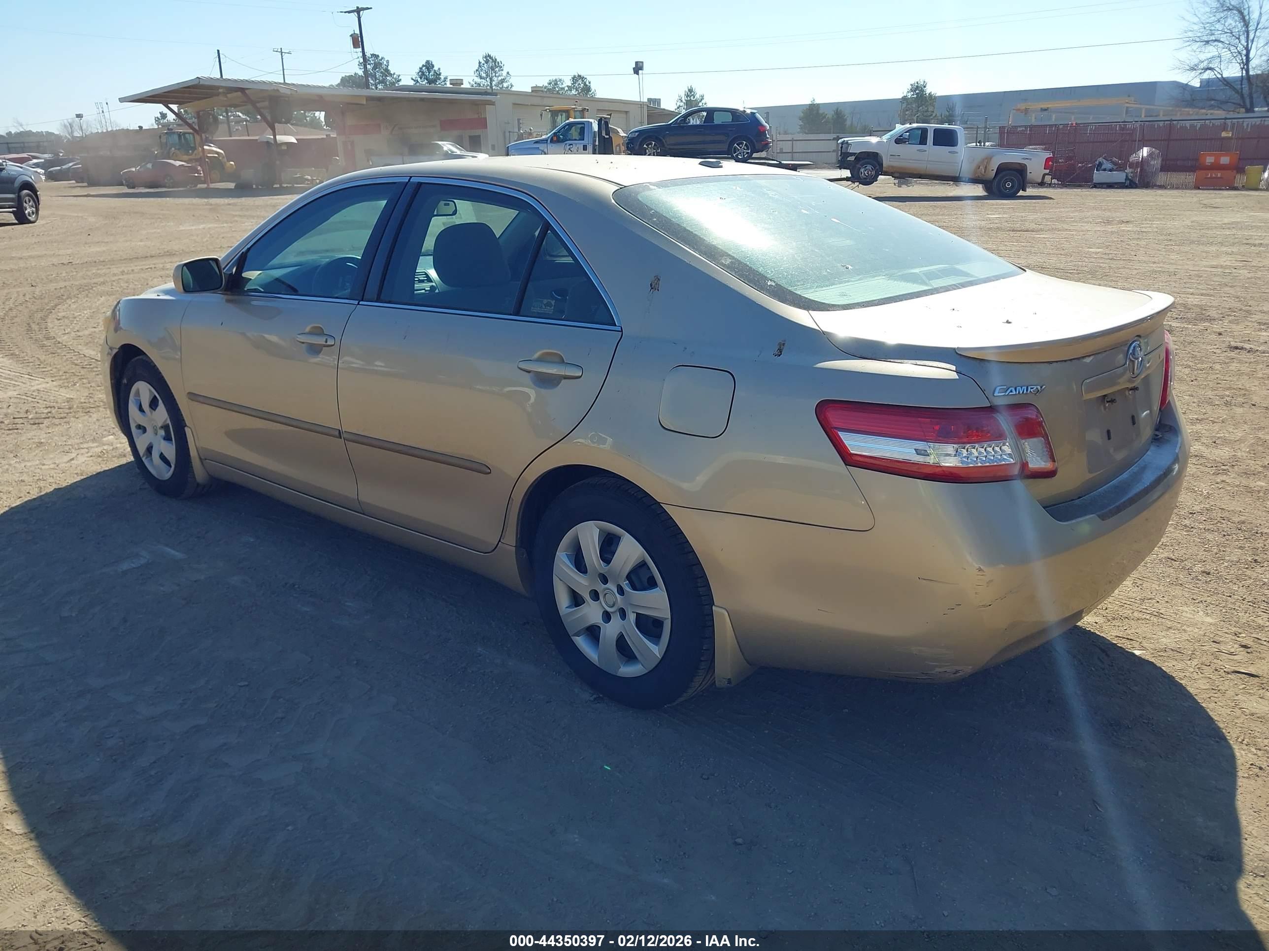 TOYOTA CAMRY image 3