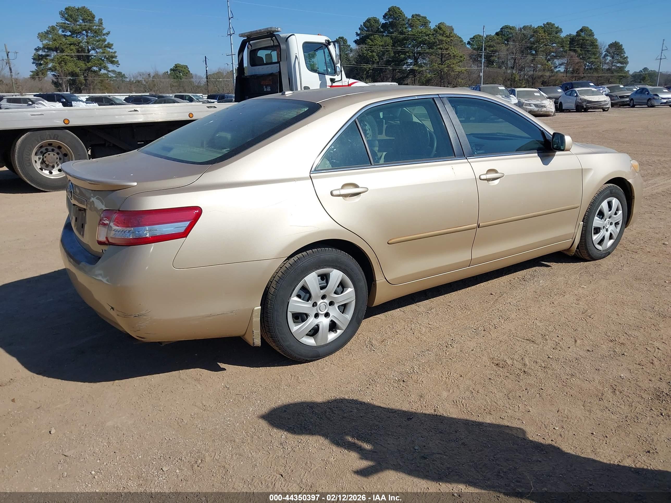 TOYOTA CAMRY image 4