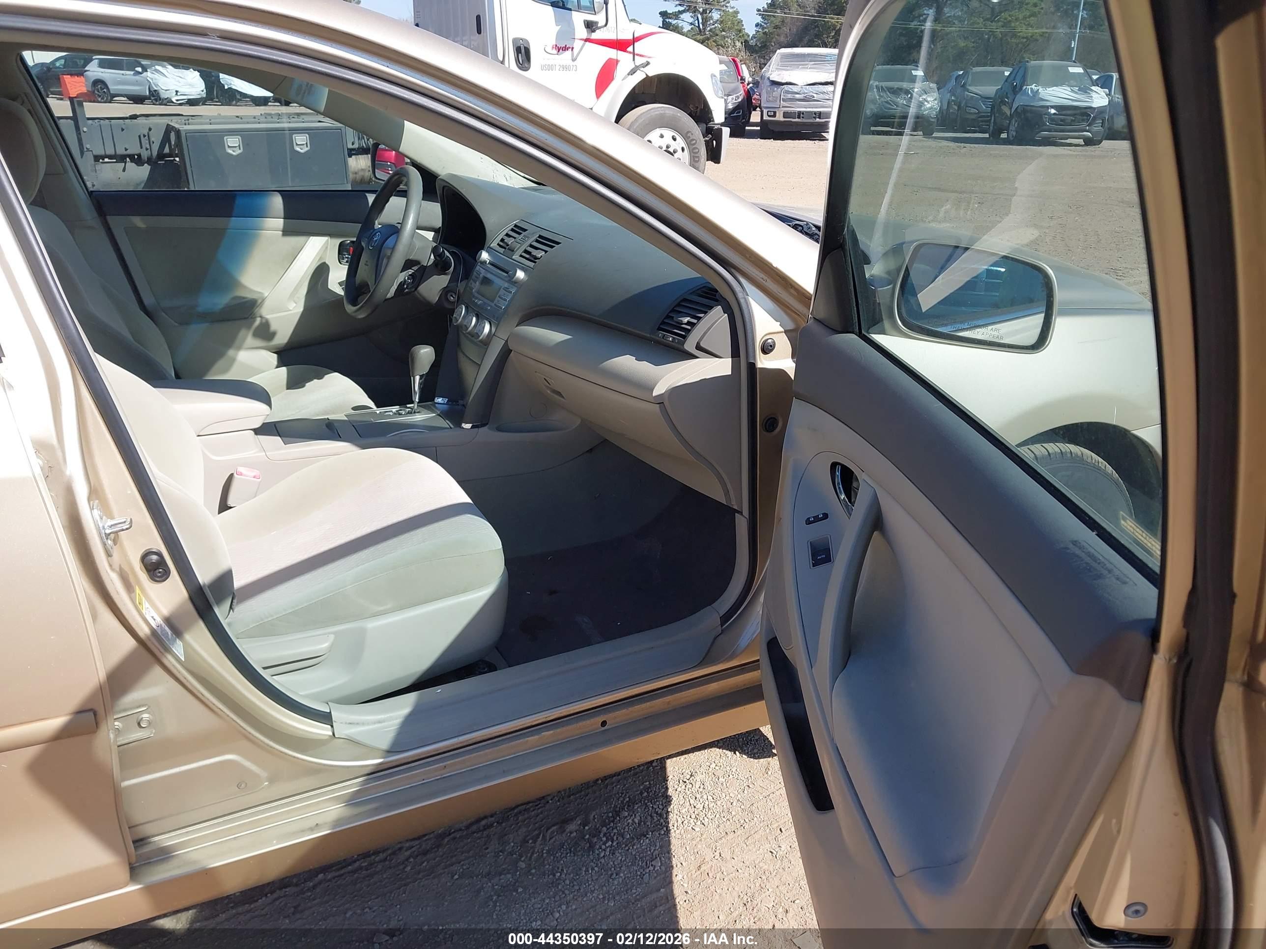 TOYOTA CAMRY image 5