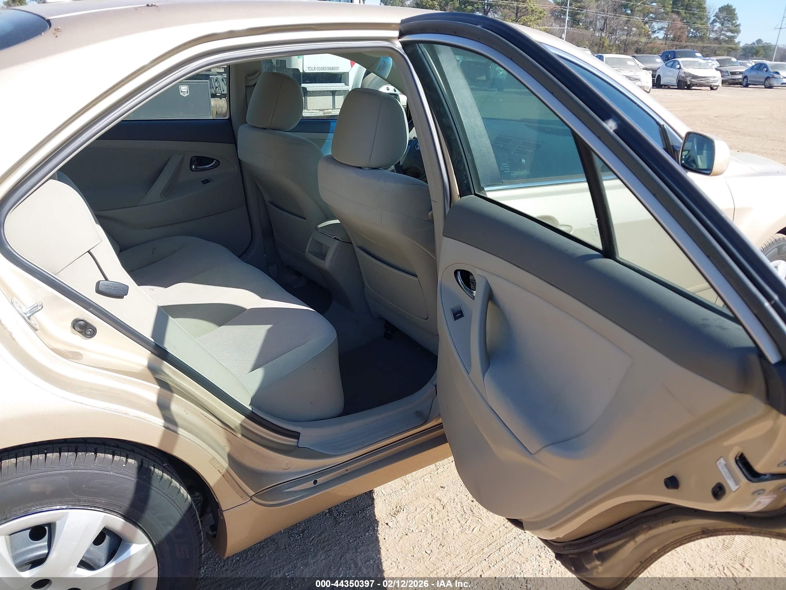 TOYOTA CAMRY image 8