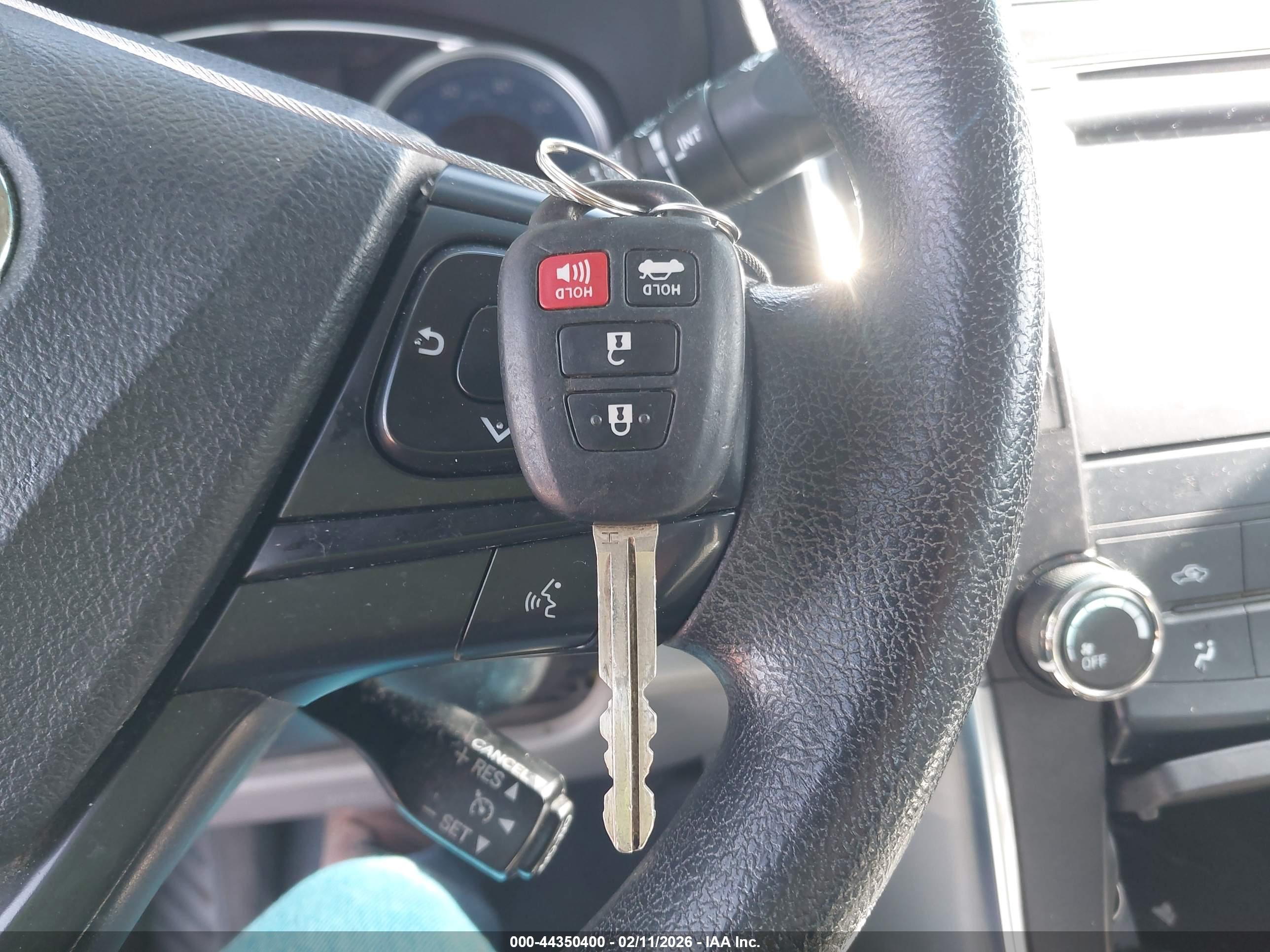 TOYOTA CAMRY image 11