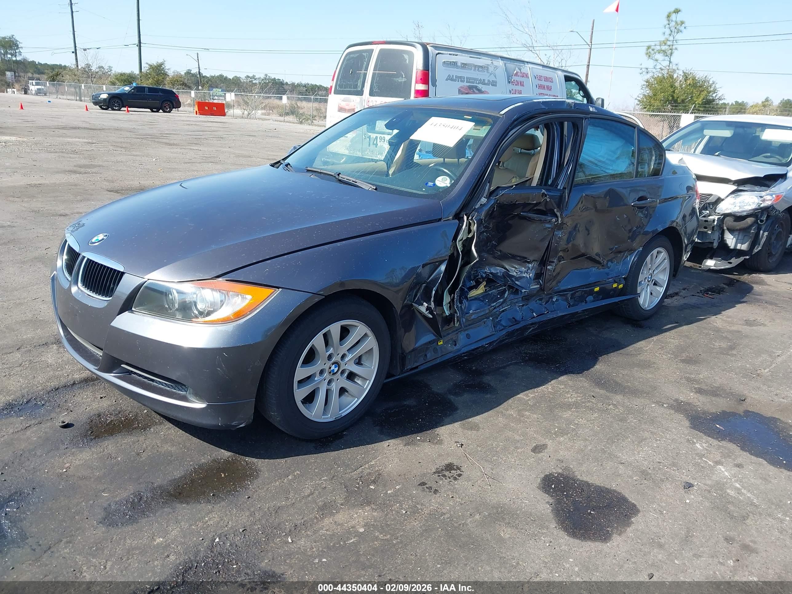 BMW 325I image 2