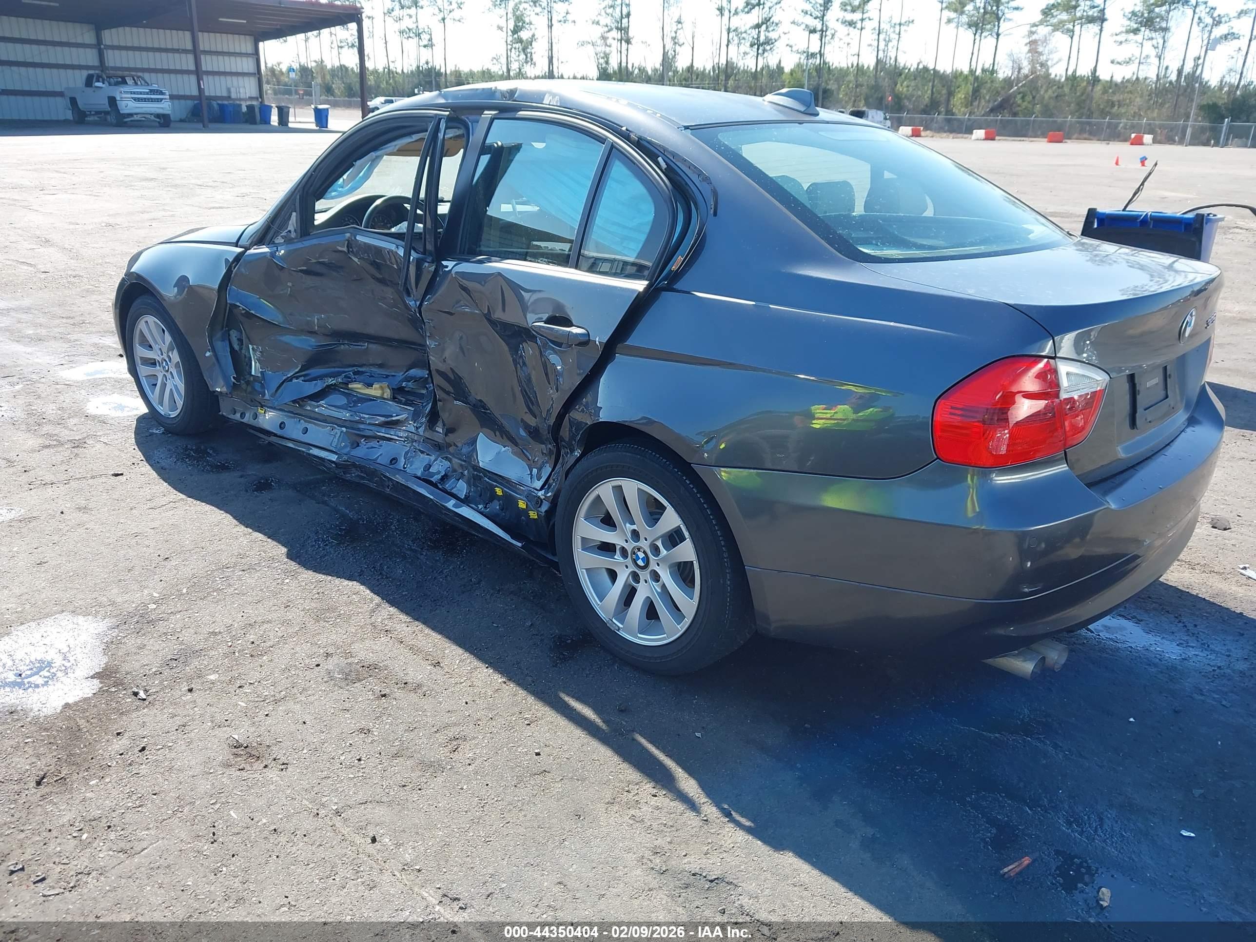 BMW 325I image 3