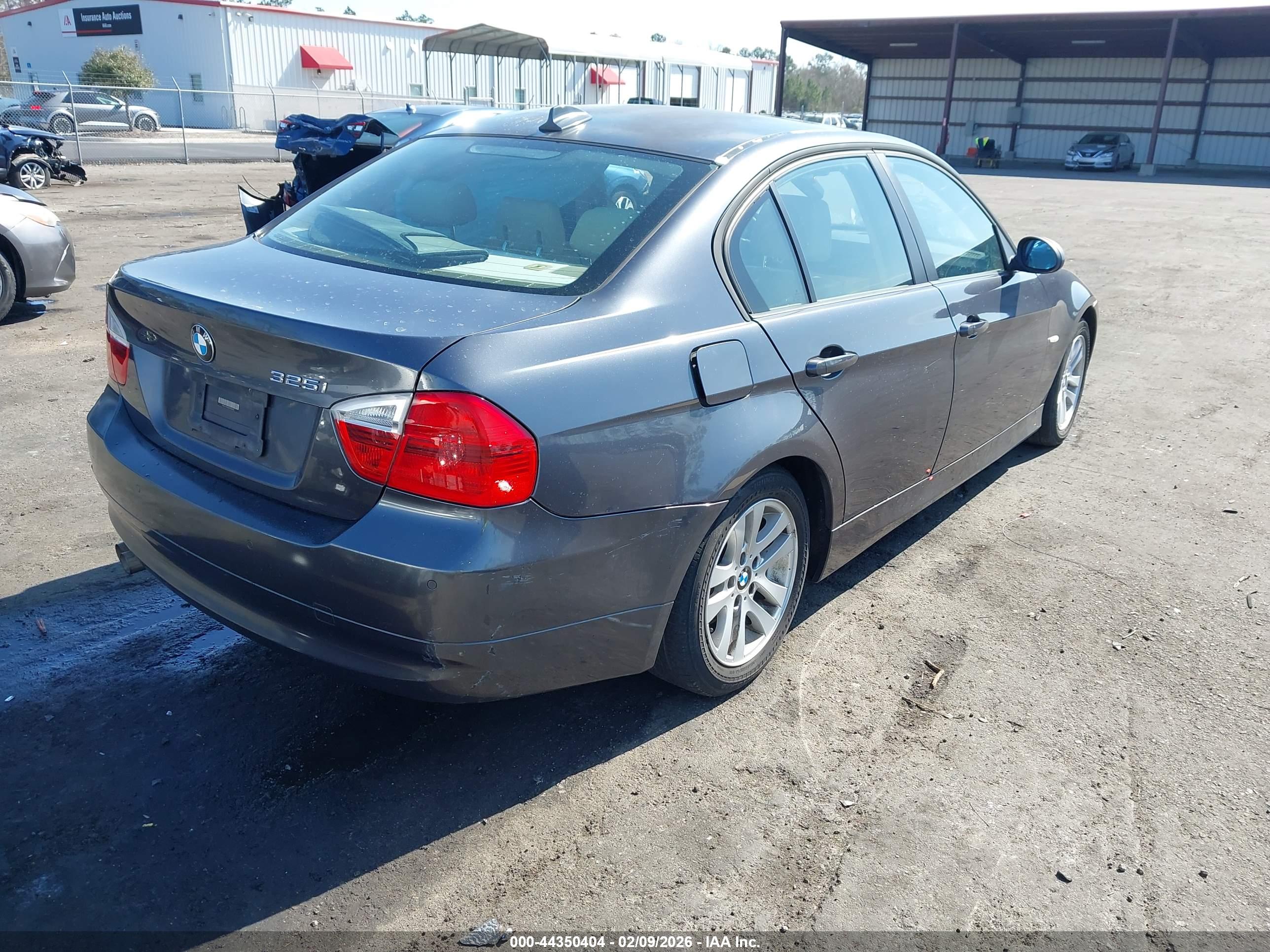 BMW 325I image 4