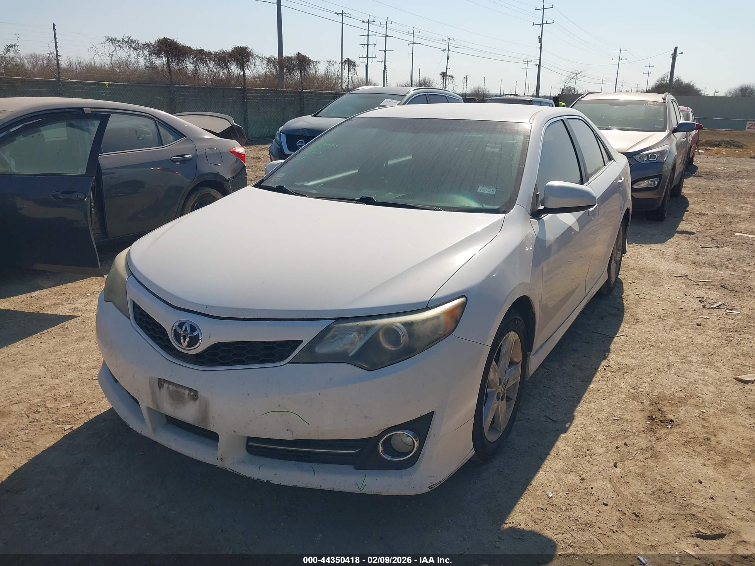 TOYOTA CAMRY image 2