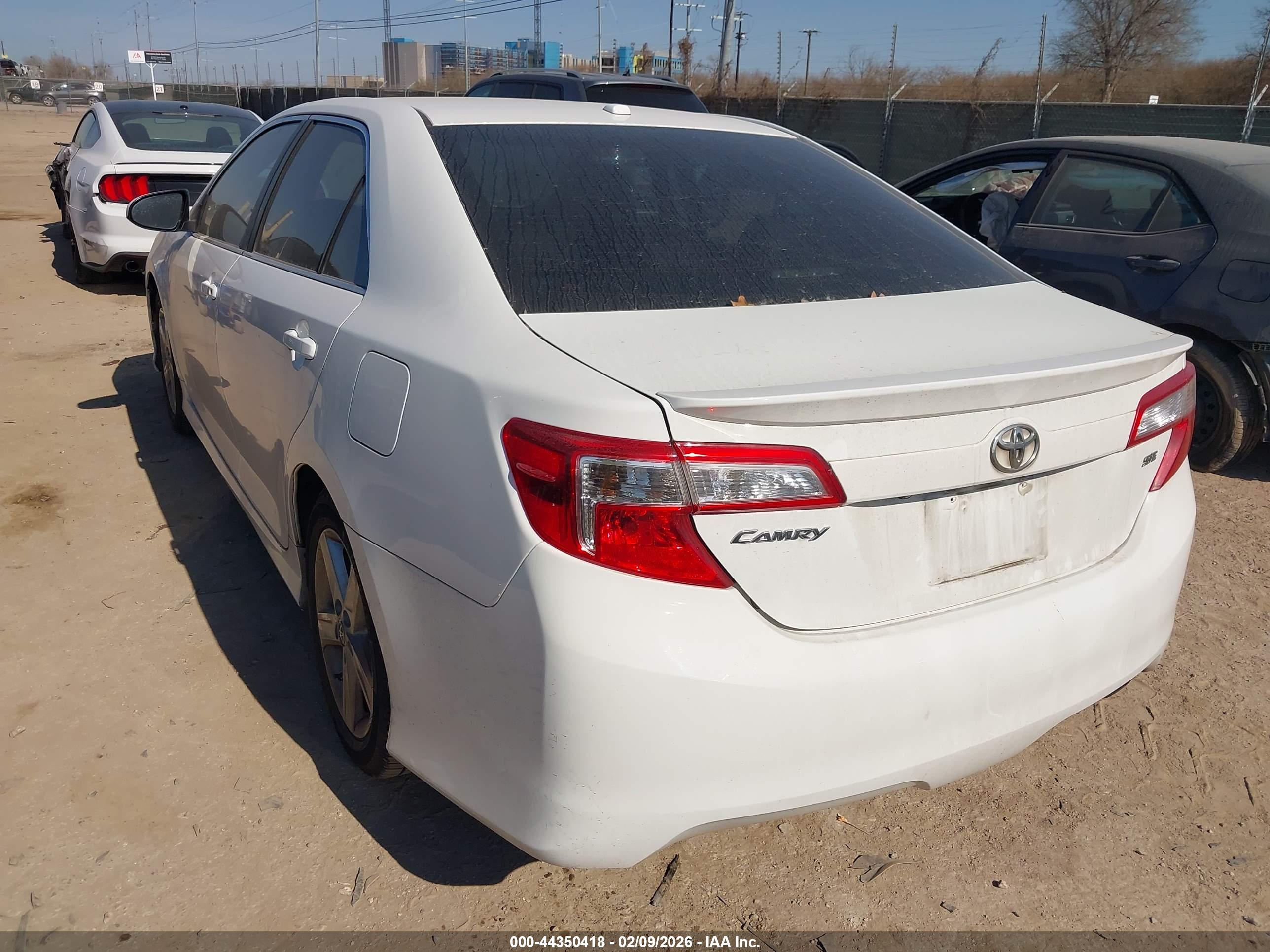 TOYOTA CAMRY image 3