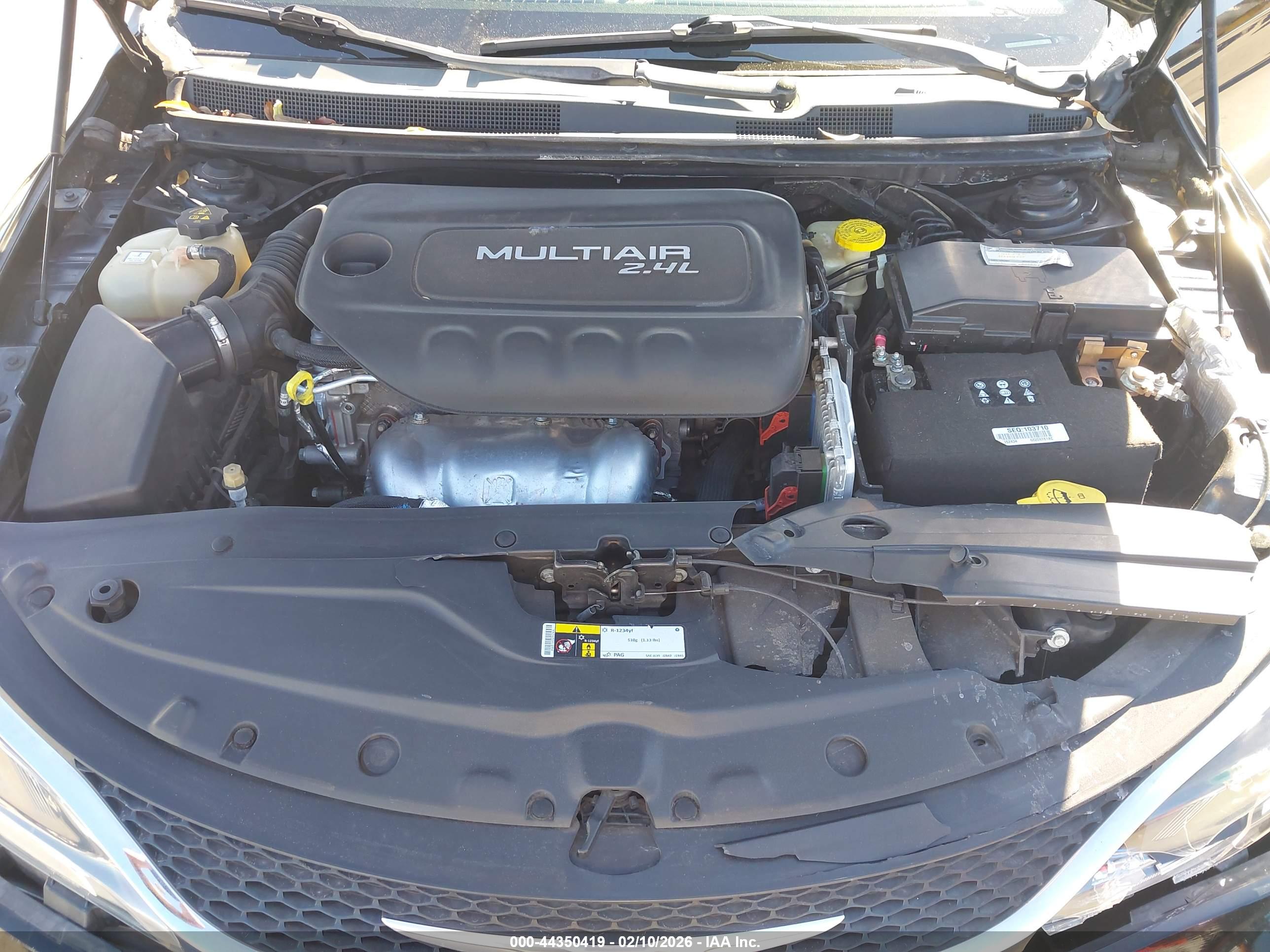 CHRYSLER 200 image 10