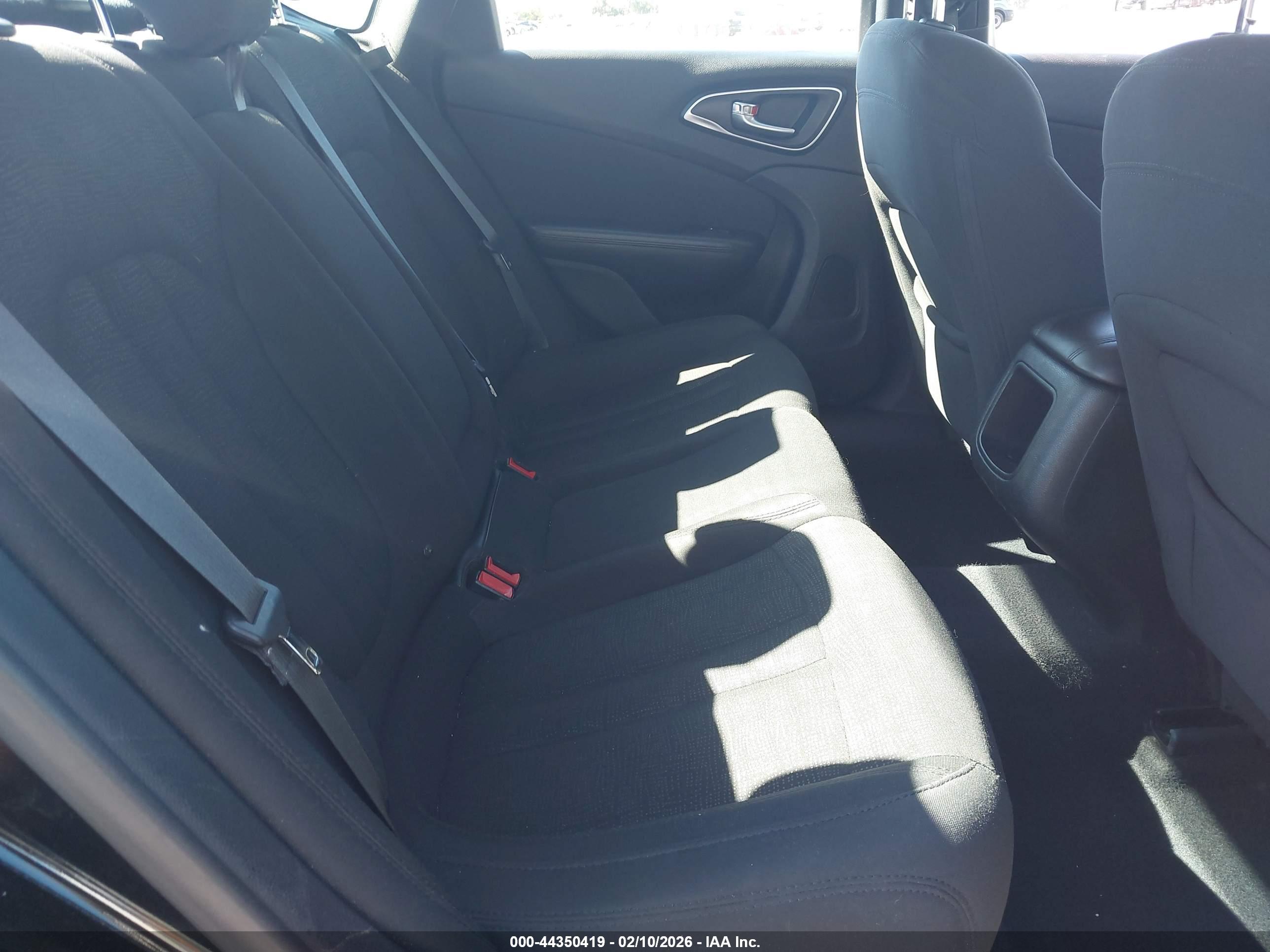 CHRYSLER 200 image 8