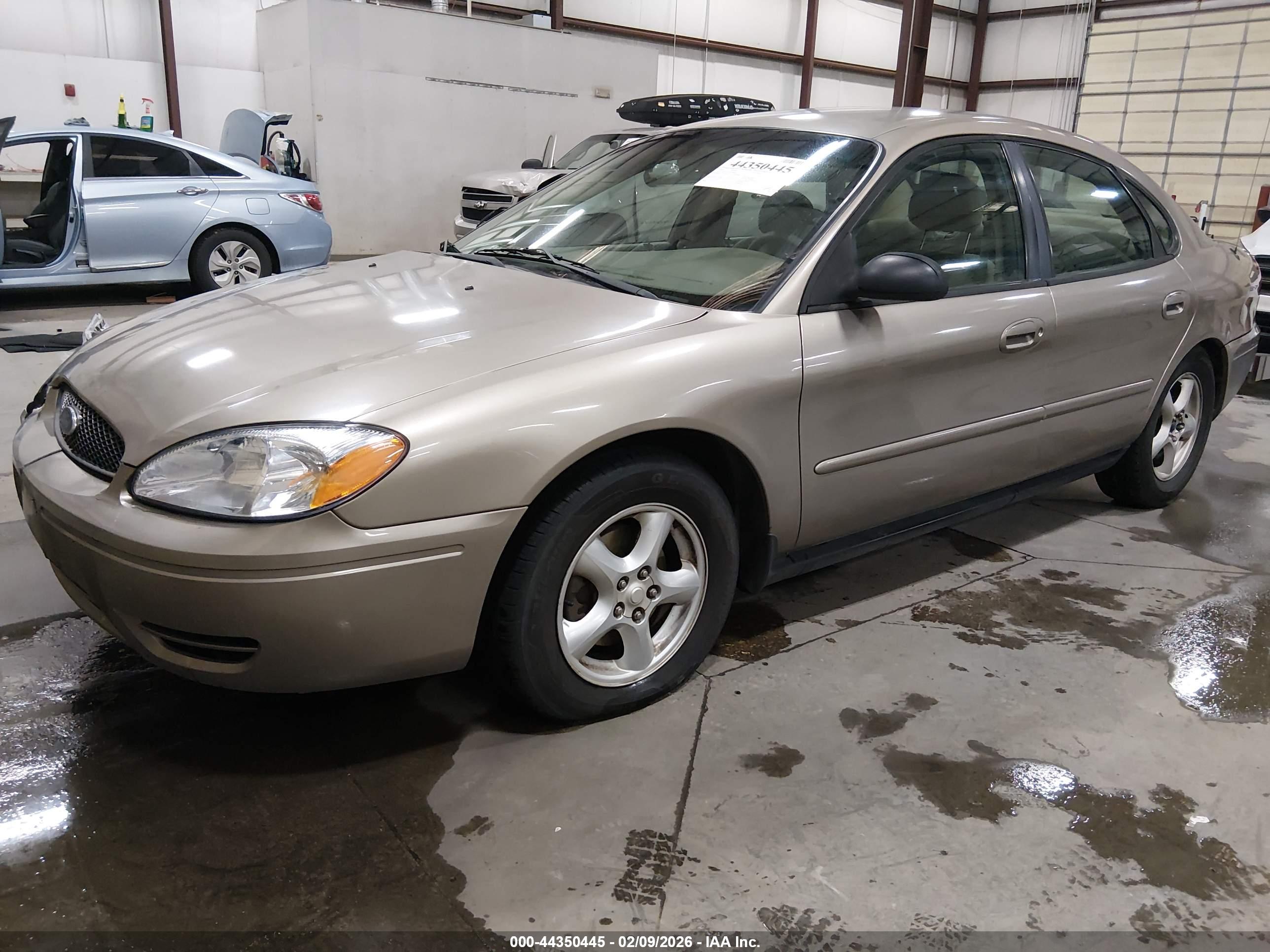 FORD TAURUS image 2