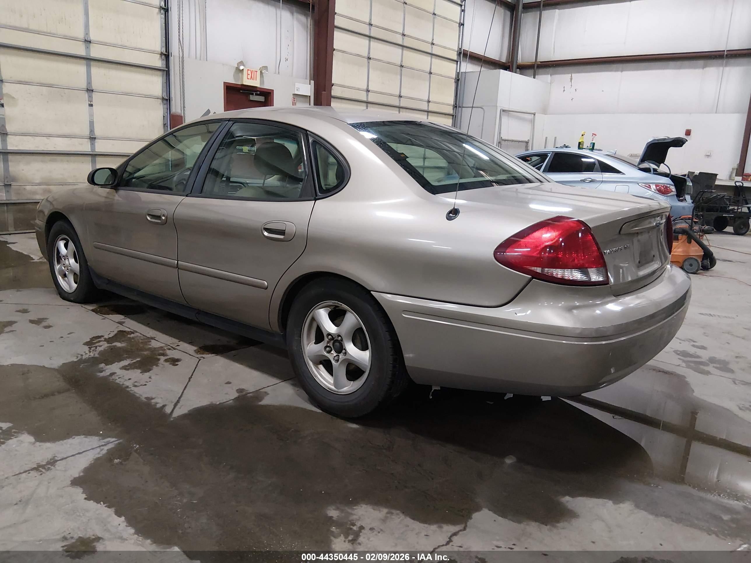 FORD TAURUS image 3