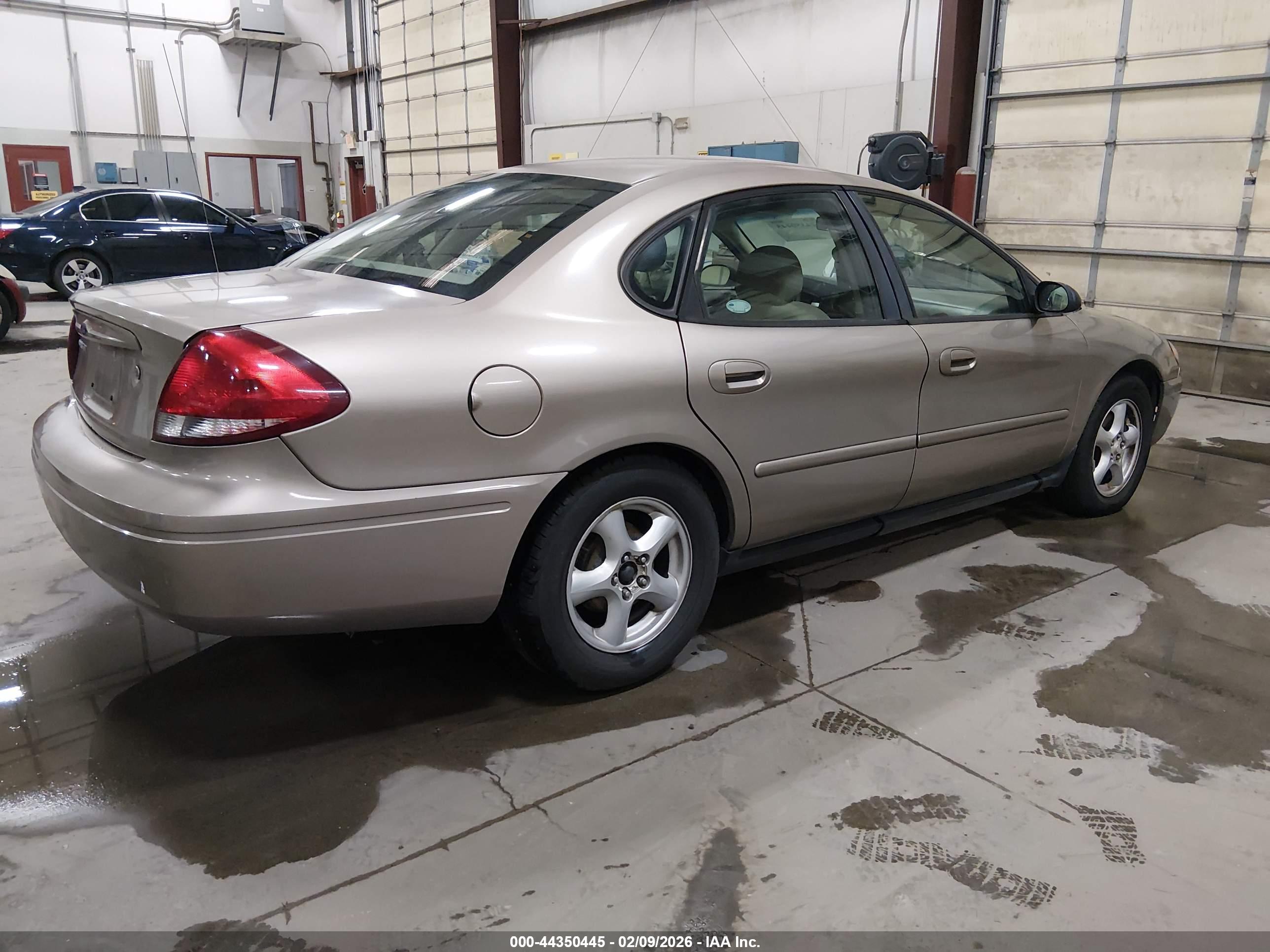 FORD TAURUS image 4