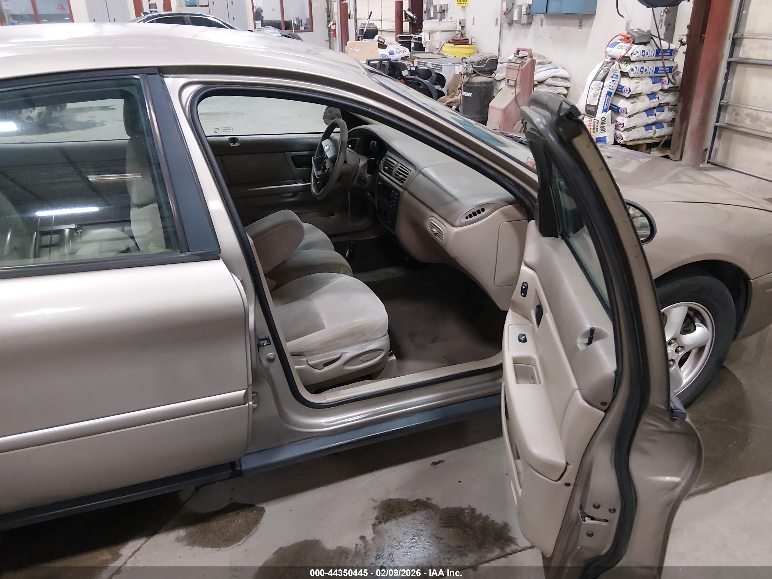 FORD TAURUS image 5
